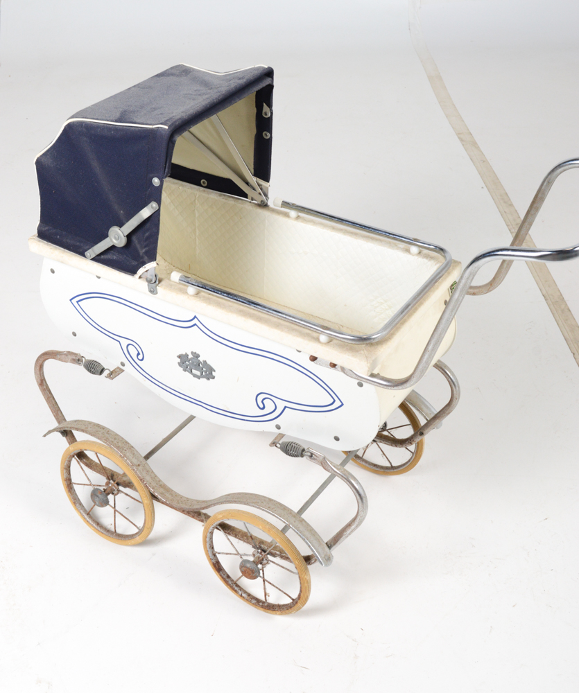 Vintage Welsh Collectible Baby Carriage EBTH