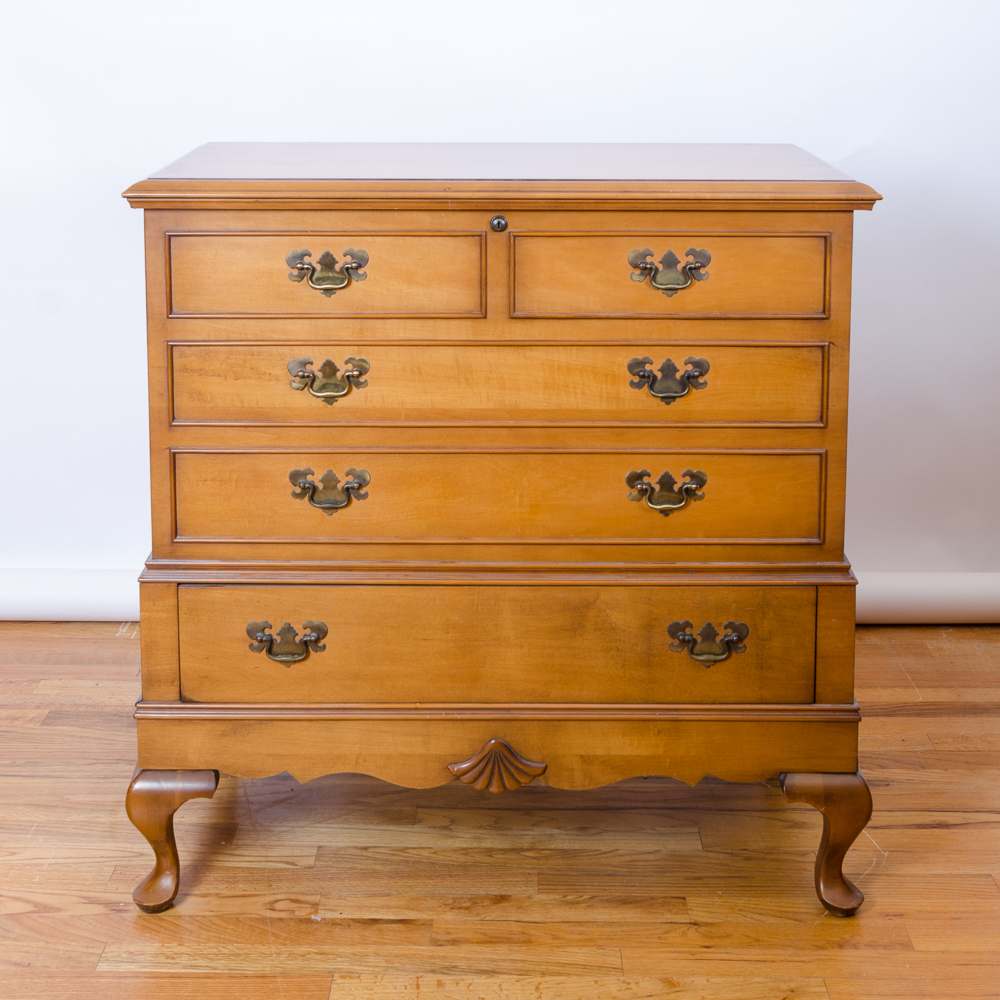 Lane "Colonial Salem" Cedar Chest with One Drawer EBTH