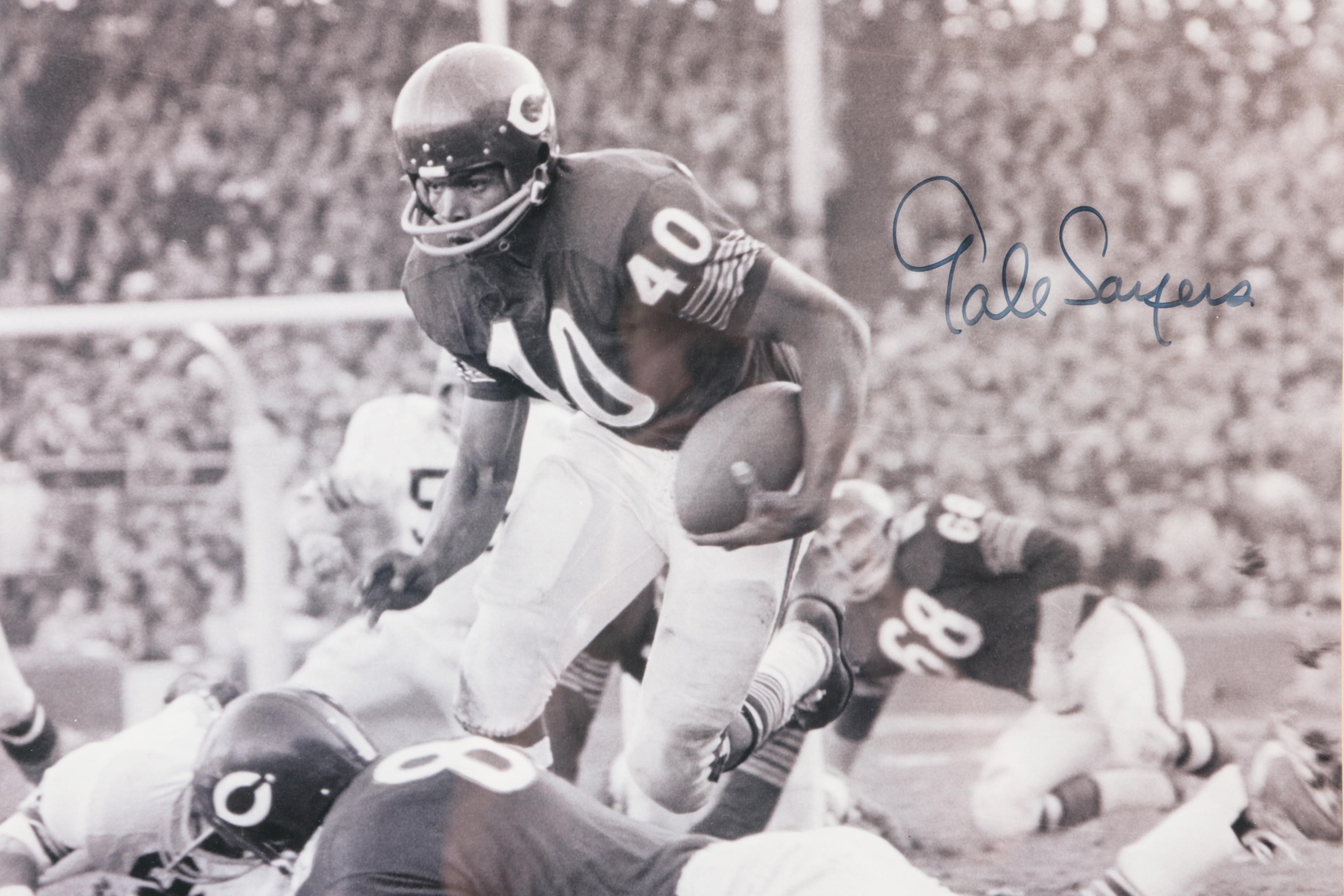 Signed Gale Sayers Photograph | EBTH