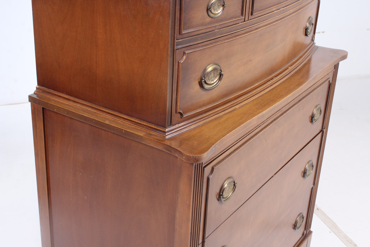 Vintage Hepplewhite Style Dresser by Thomasville Chair Company EBTH