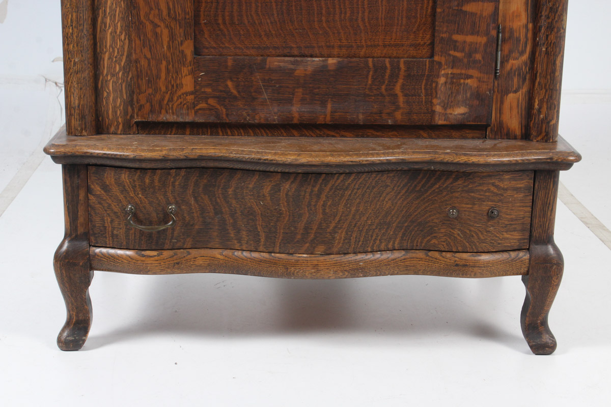 Antique Knockdown Wardrobe in Quartersawn Oak EBTH