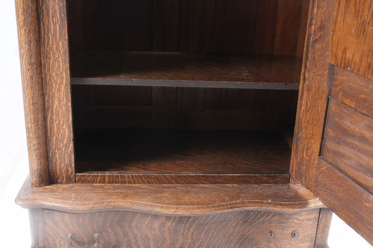 Antique Knockdown Wardrobe in Quartersawn Oak EBTH