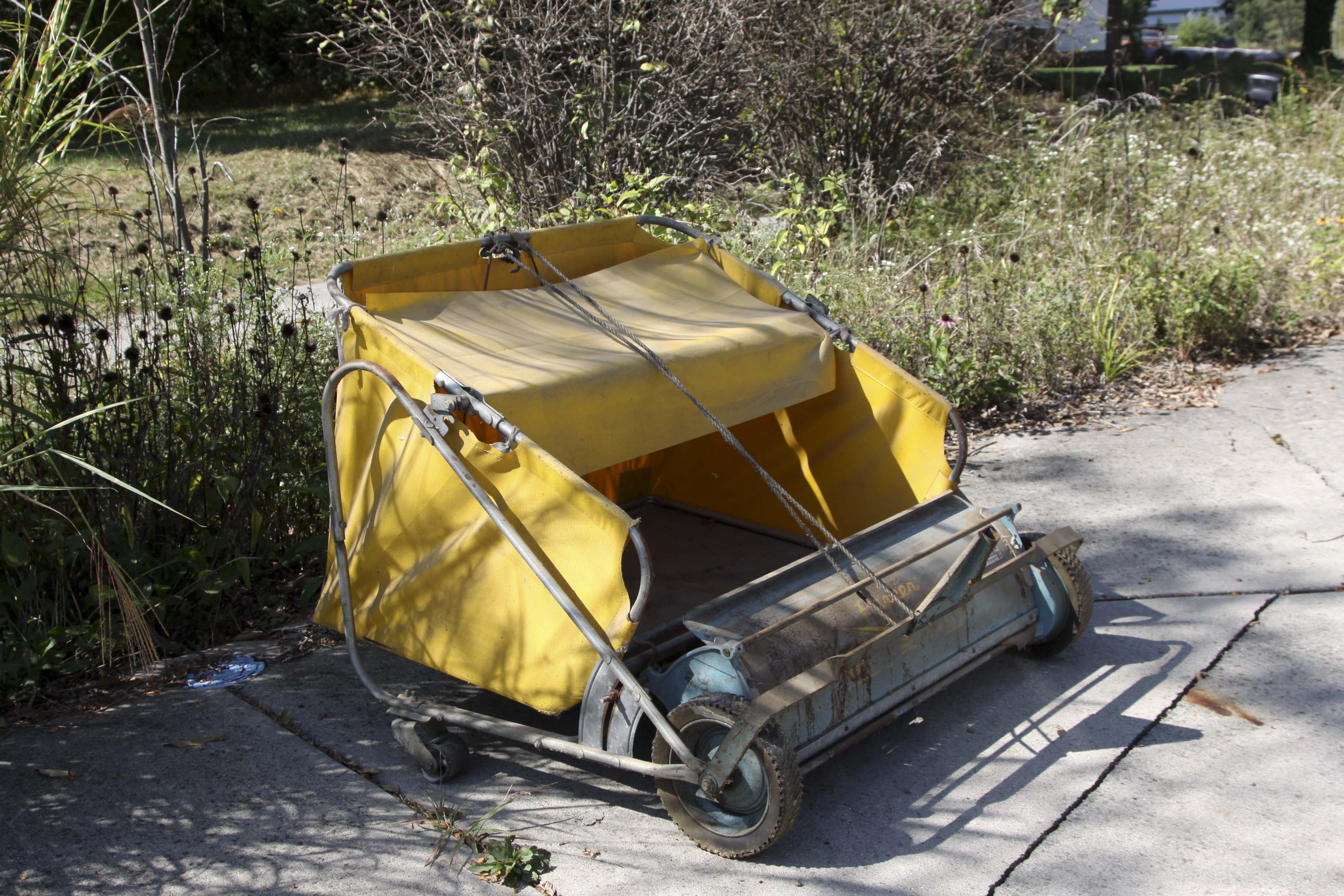 Vintage Parker Trailette Lawn Sweeper EBTH