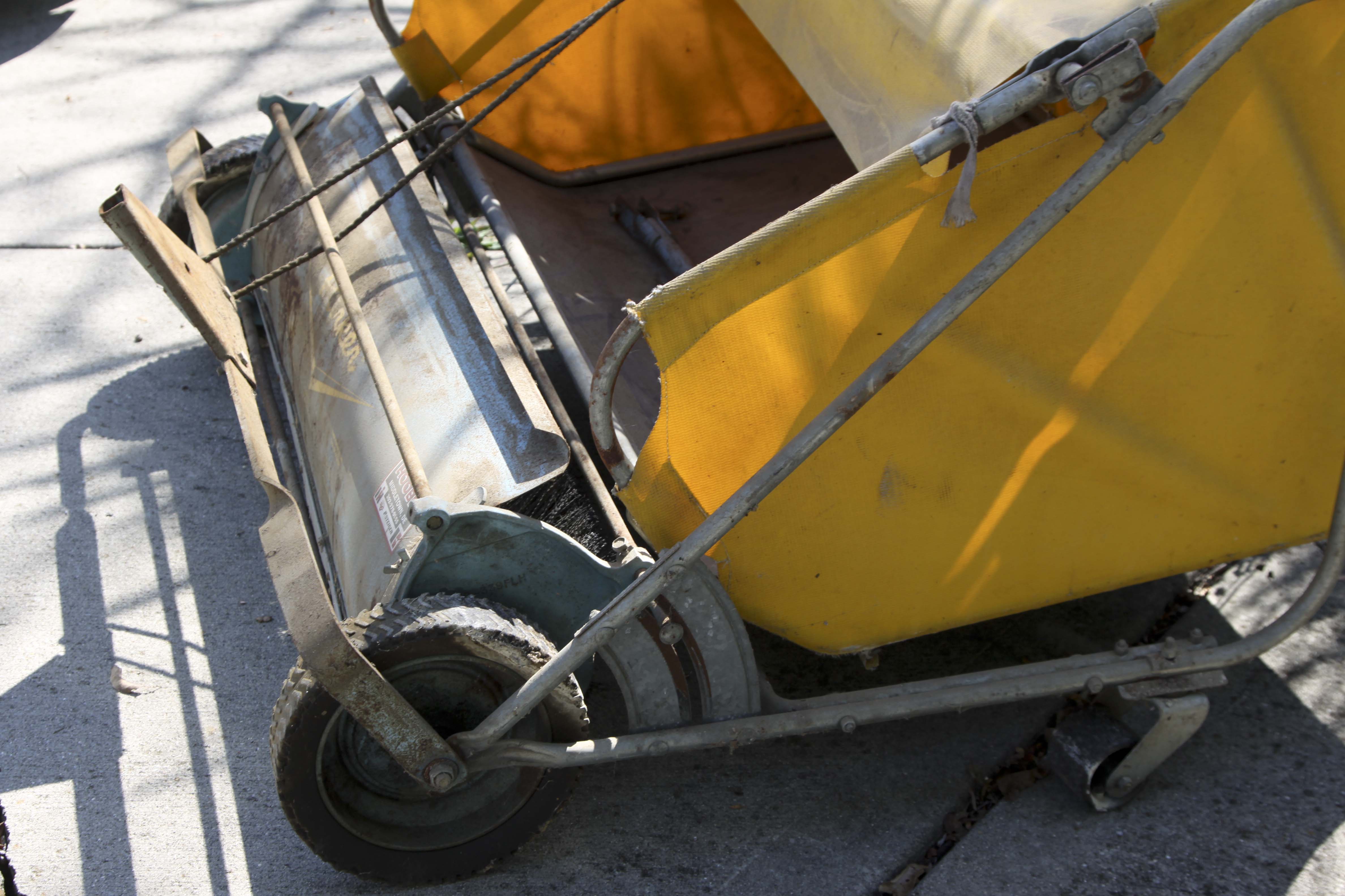 Vintage Parker Trailette Lawn Sweeper EBTH