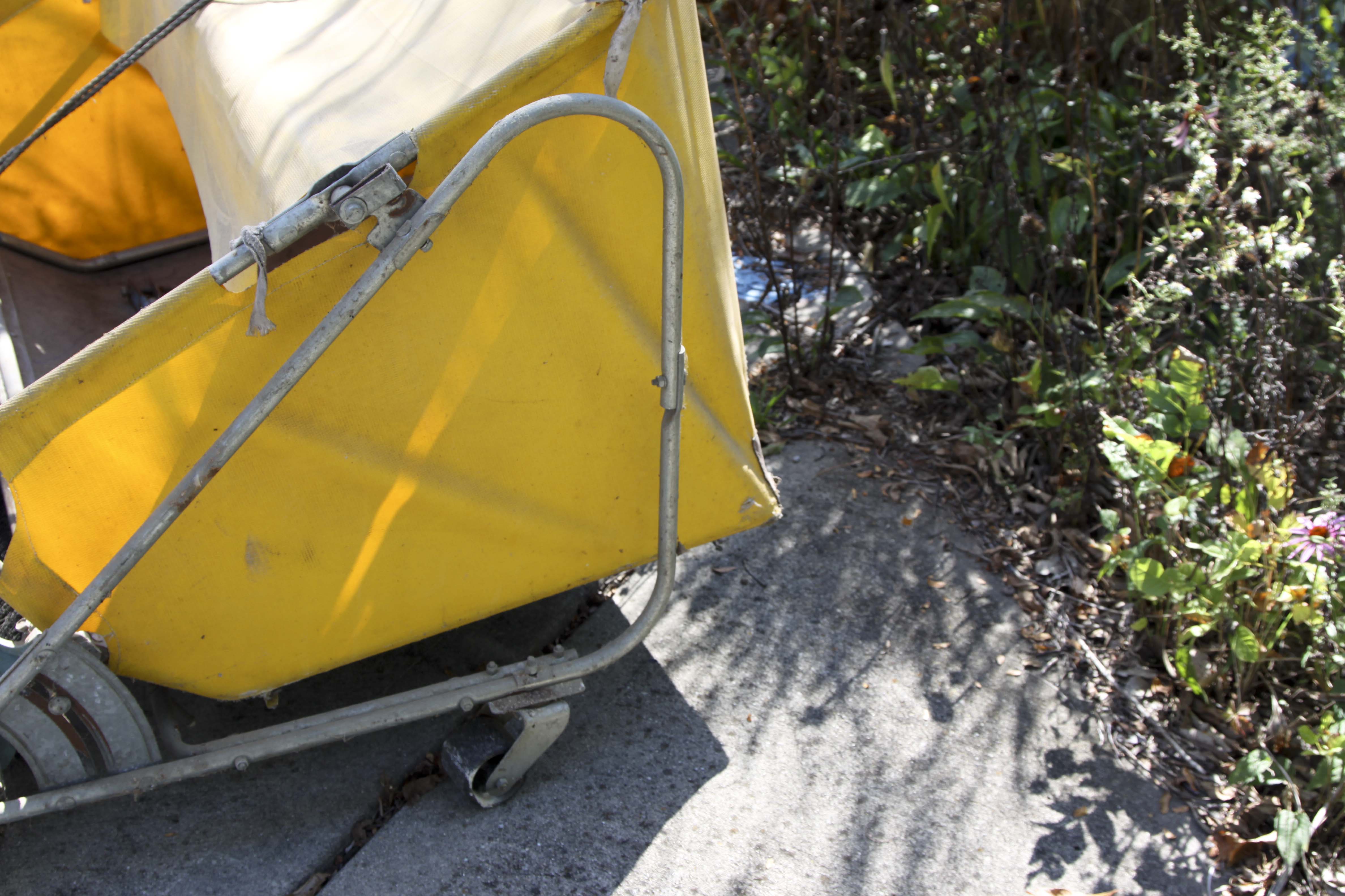 Vintage Parker Trailette Lawn Sweeper EBTH