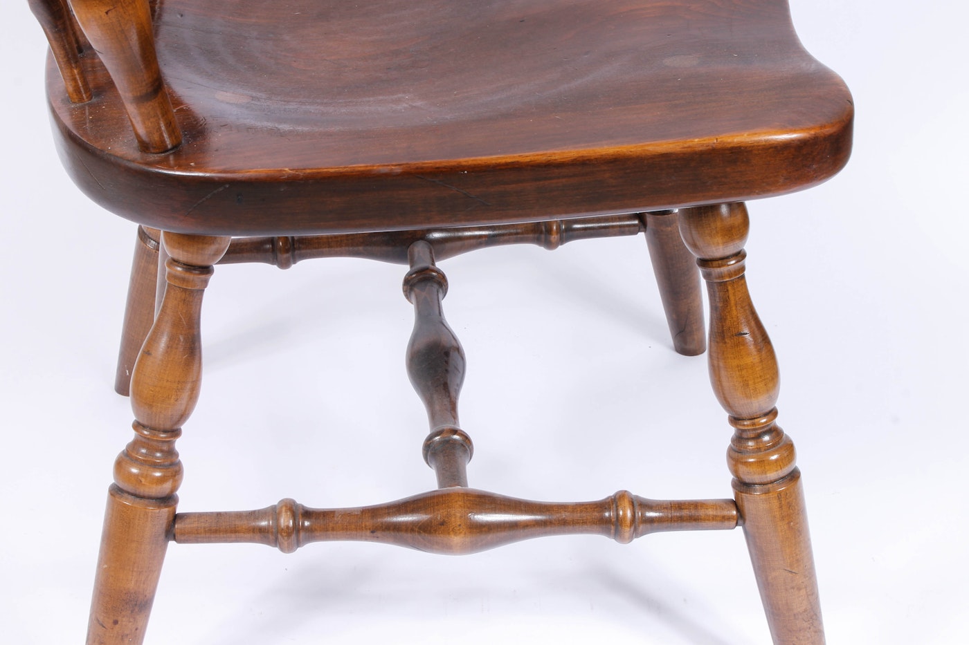 Early American Dining Room Table And Chairs