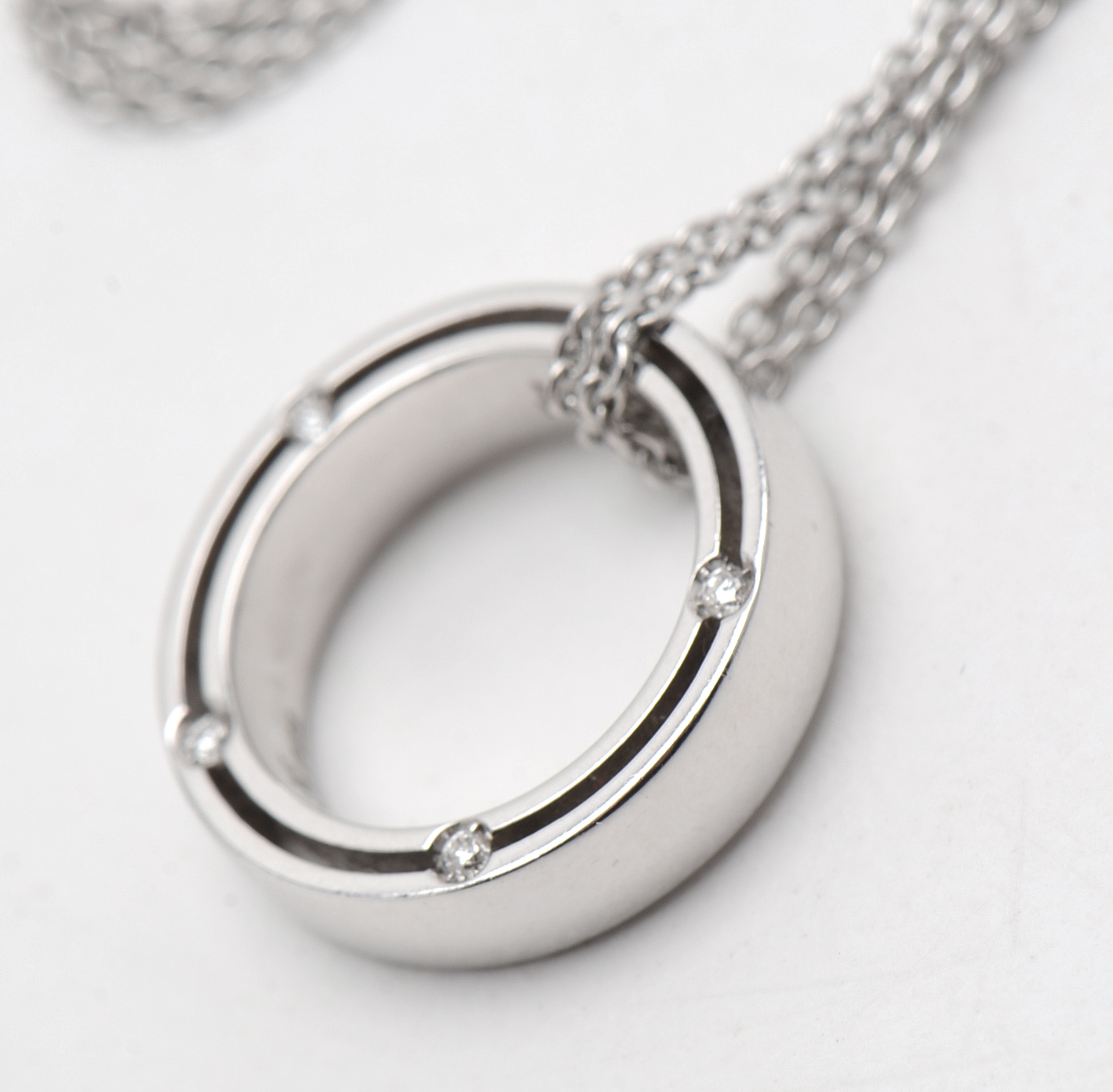 Damiani and Brad Pitt Designed 18K White Gold and Diamond Circle