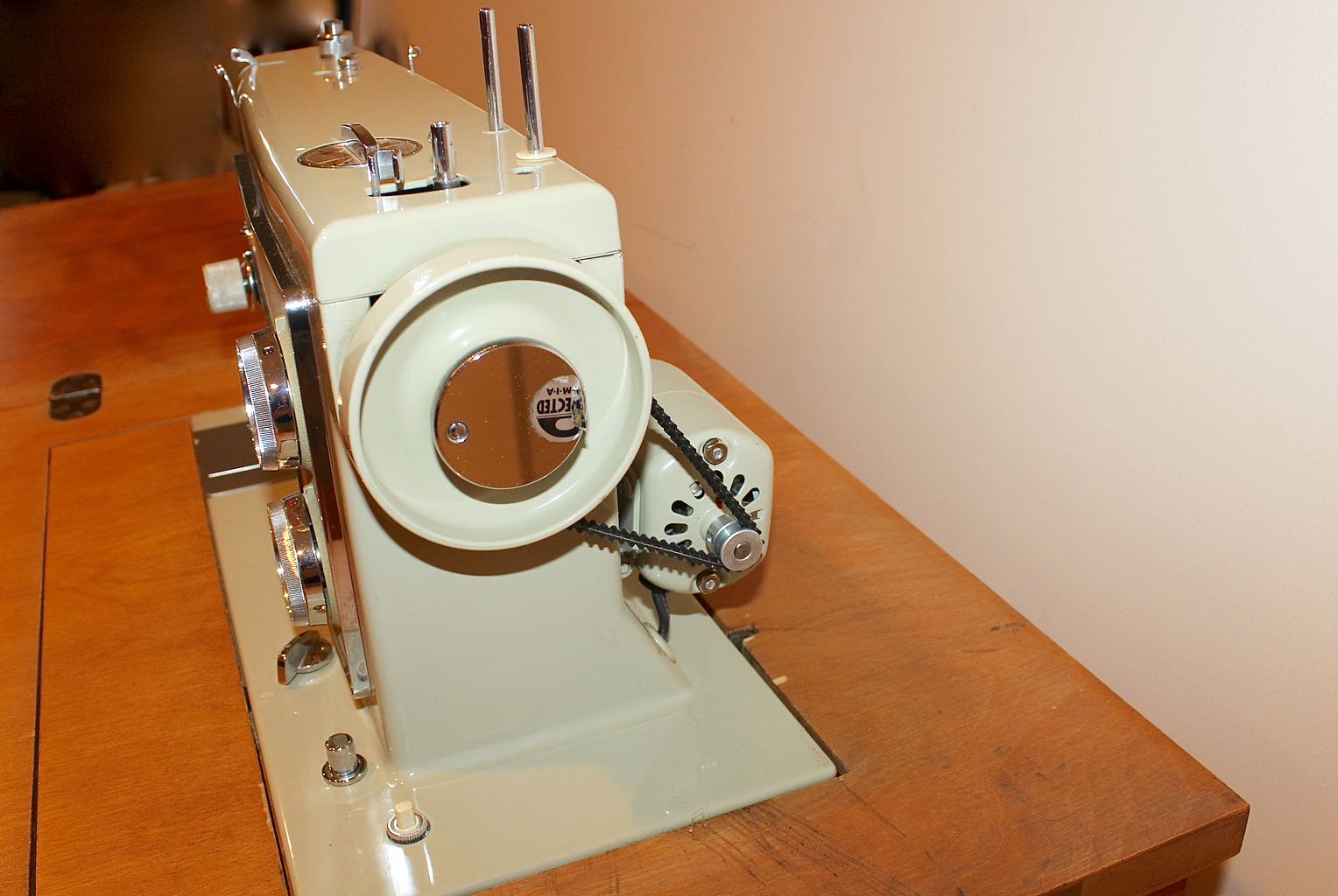 Sears Kenmore Vintage Sewing Machine in Wood EBTH