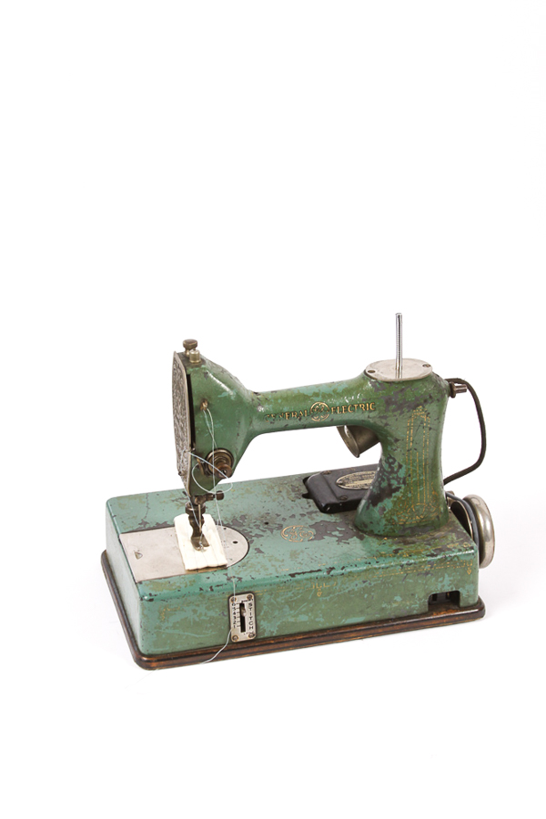 Vintage General Electric Sewing Machine EBTH