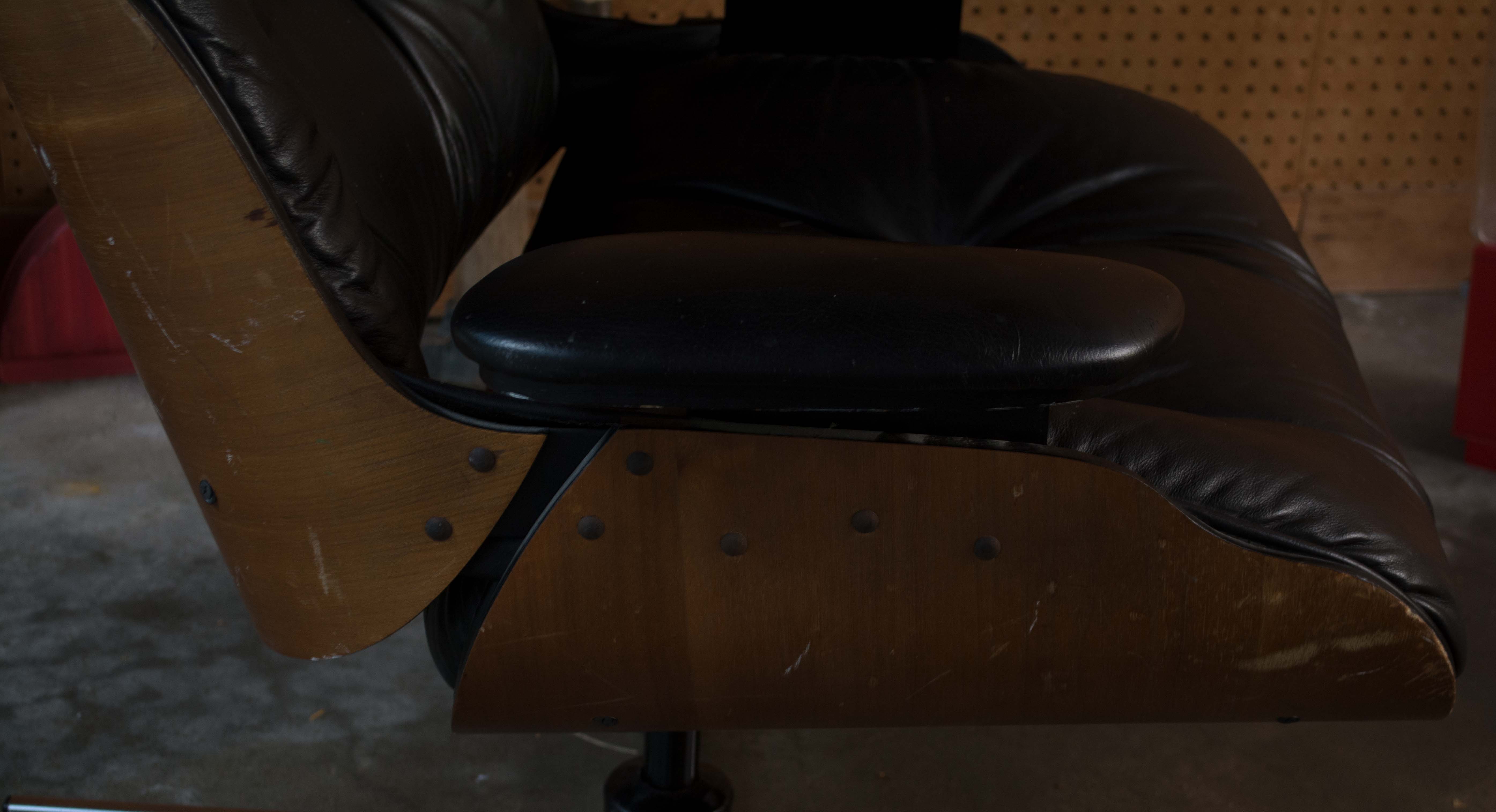 Mid Century Modern Eames Style Chair With Ottoman EBTH    DSC0592 