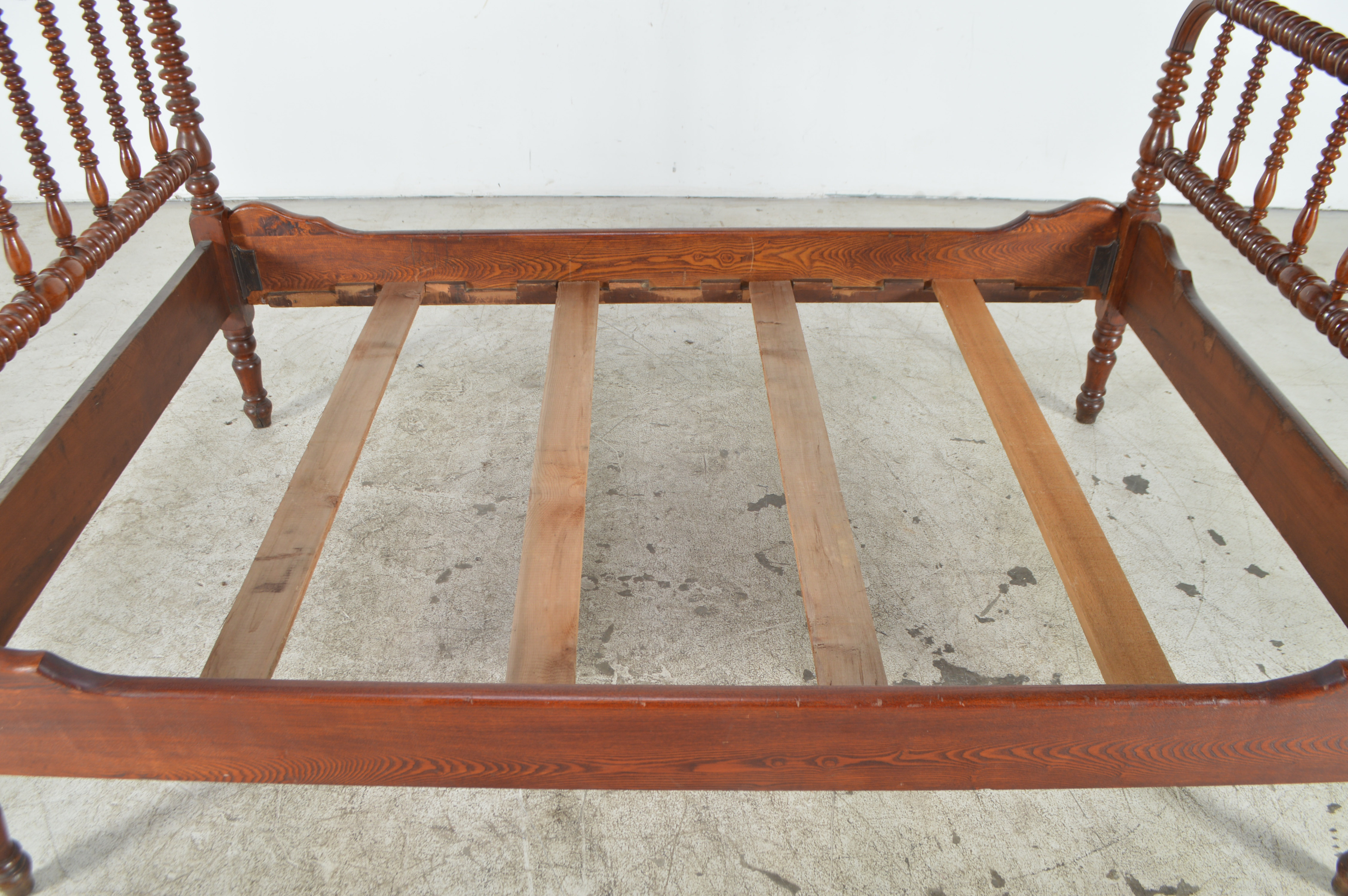 Antique Jenny Lind 3/4 Bed Frame EBTH