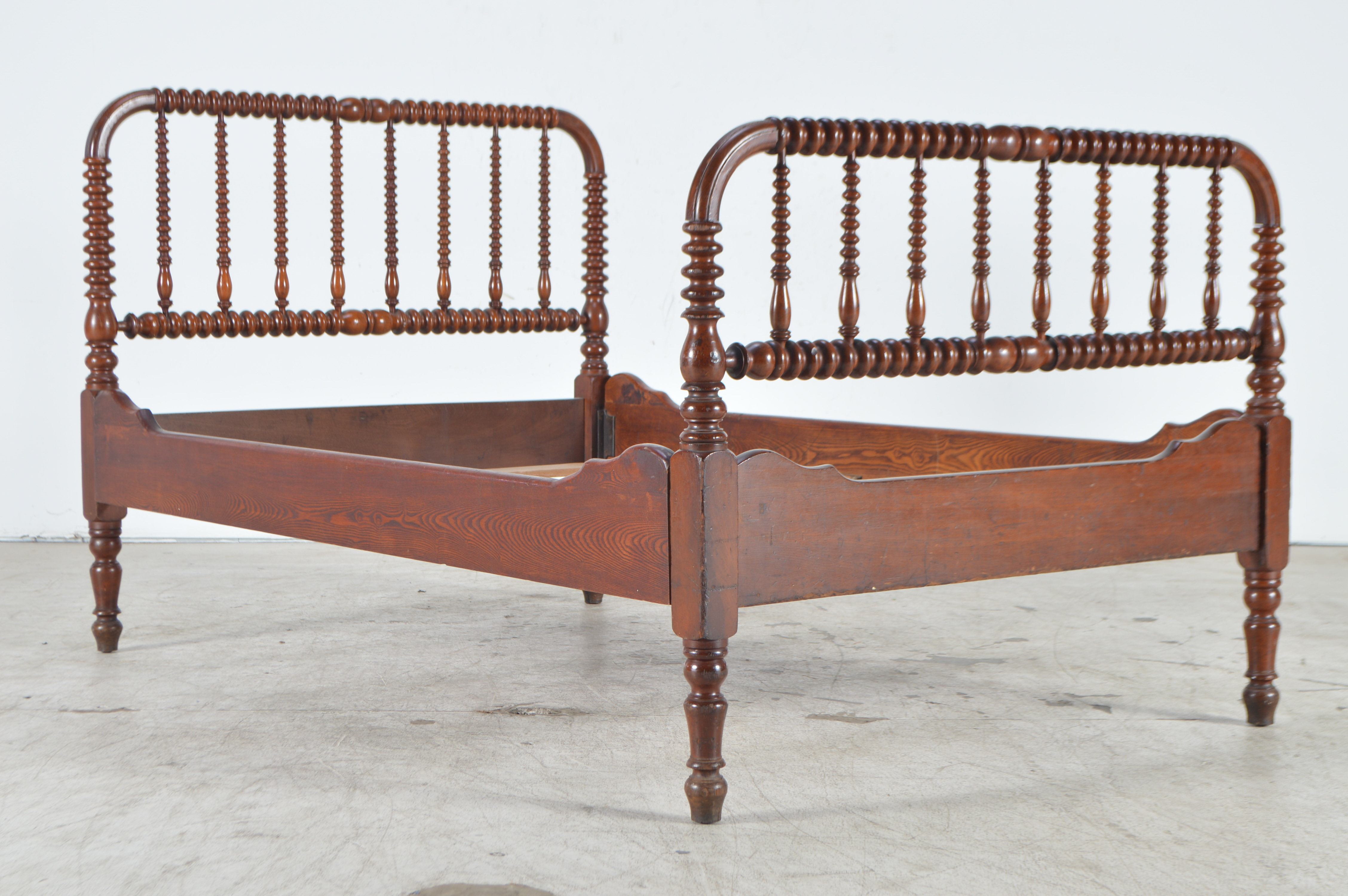 Antique Jenny Lind 3/4 Bed Frame EBTH