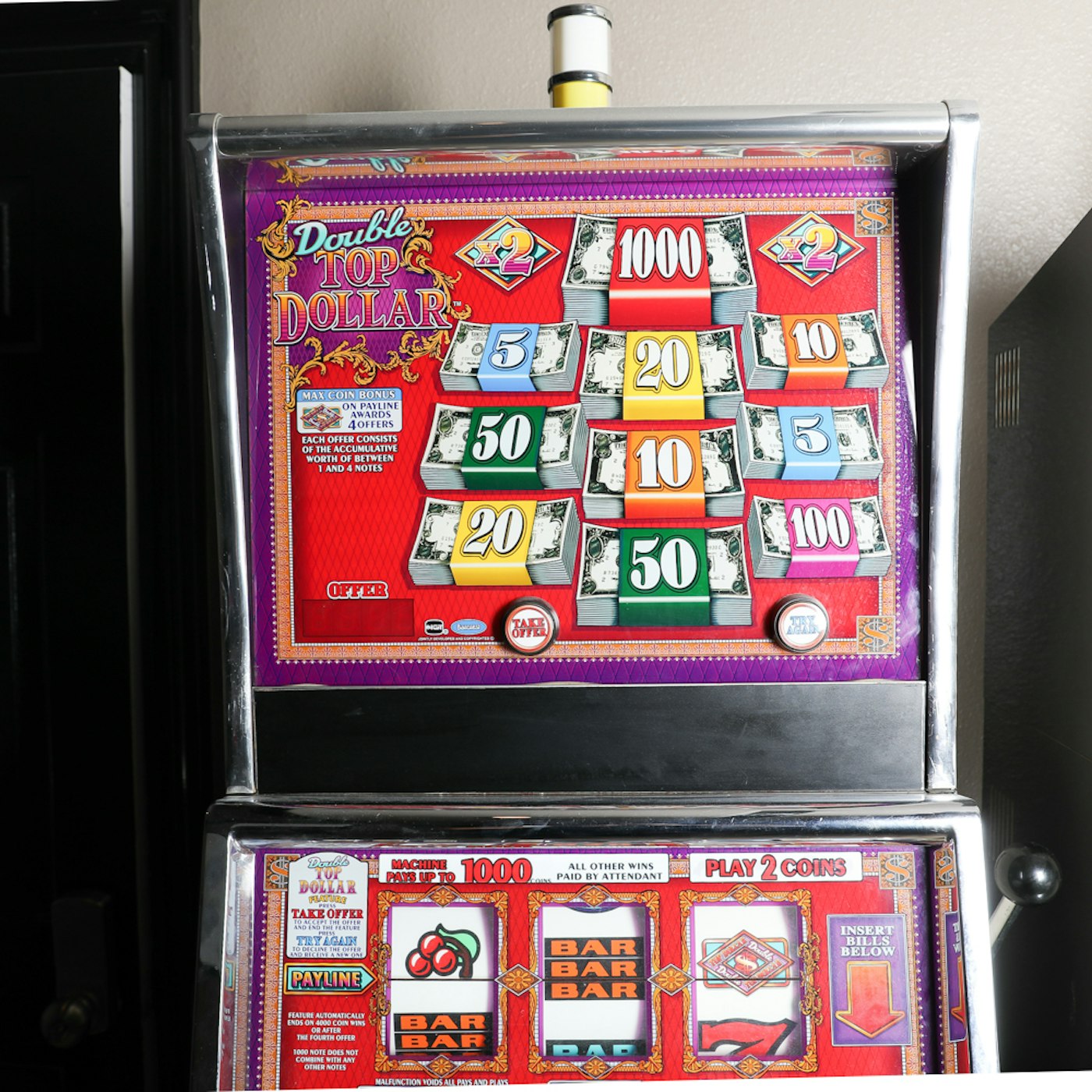 Double top dollar slot machines