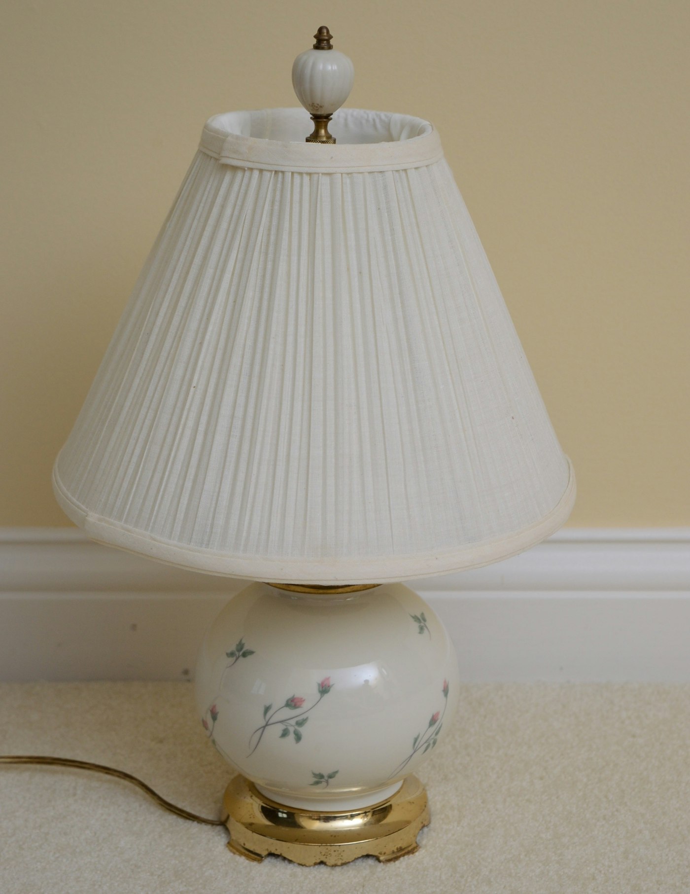 Wedgwood and Lenox Table Lamps with Vintage Porcelain Lamp | EBTH