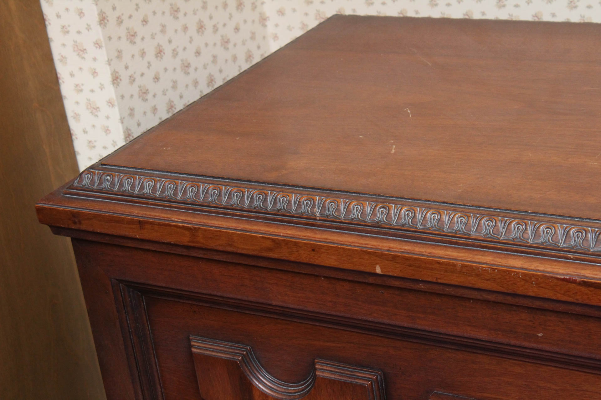 Vintage Cedar Lined Oak Hope Chest EBTH