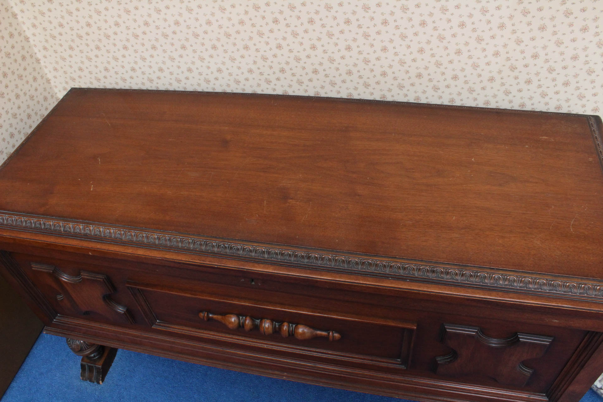 Vintage Cedar Lined Oak Hope Chest EBTH