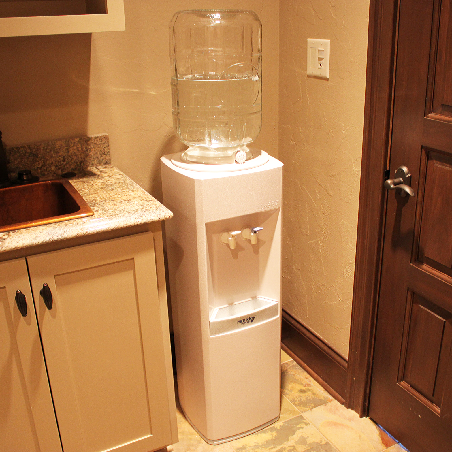 Hinckley Springs "Oasis" Water Dispenser EBTH