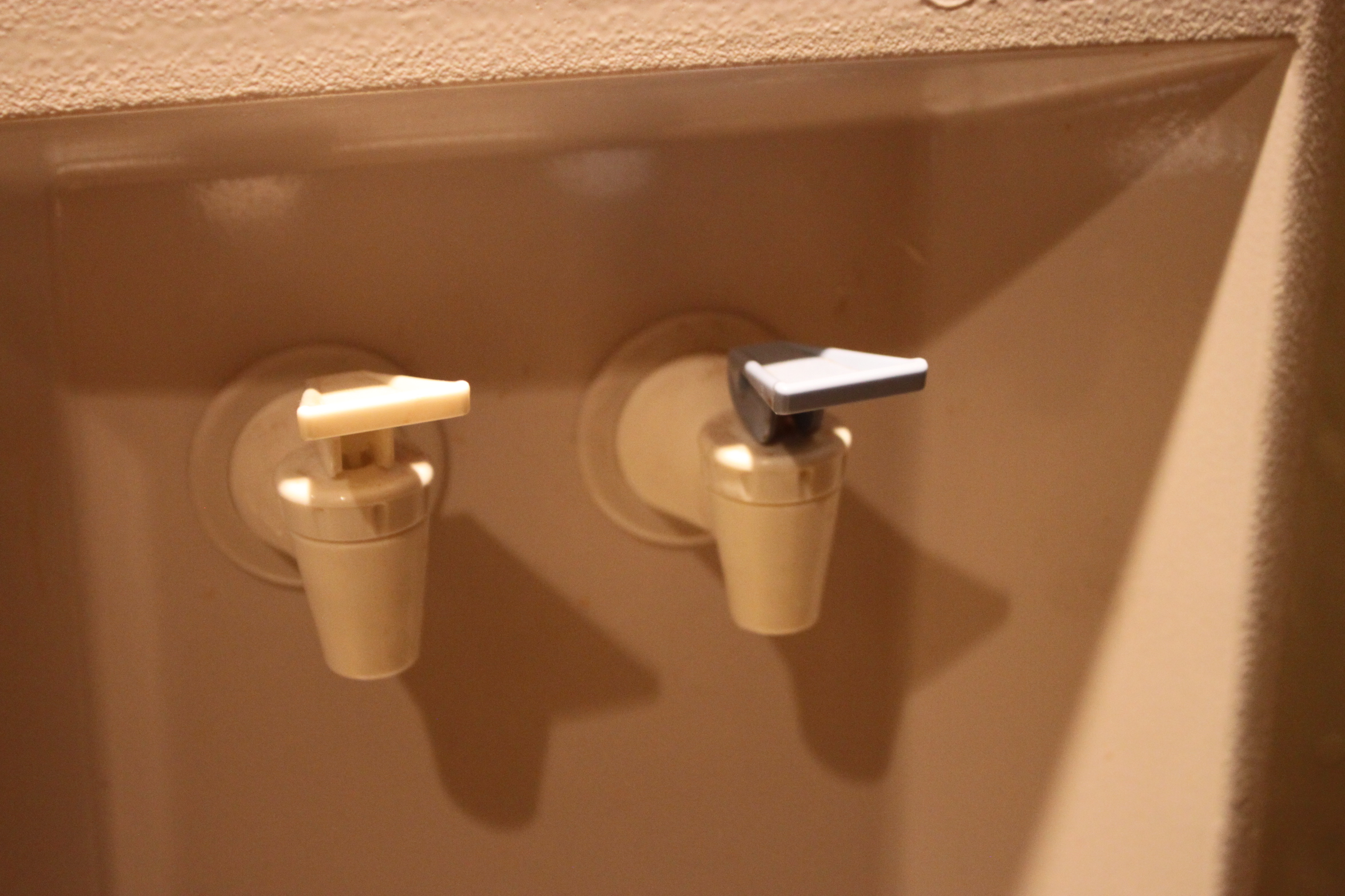 Hinckley Springs "Oasis" Water Dispenser EBTH