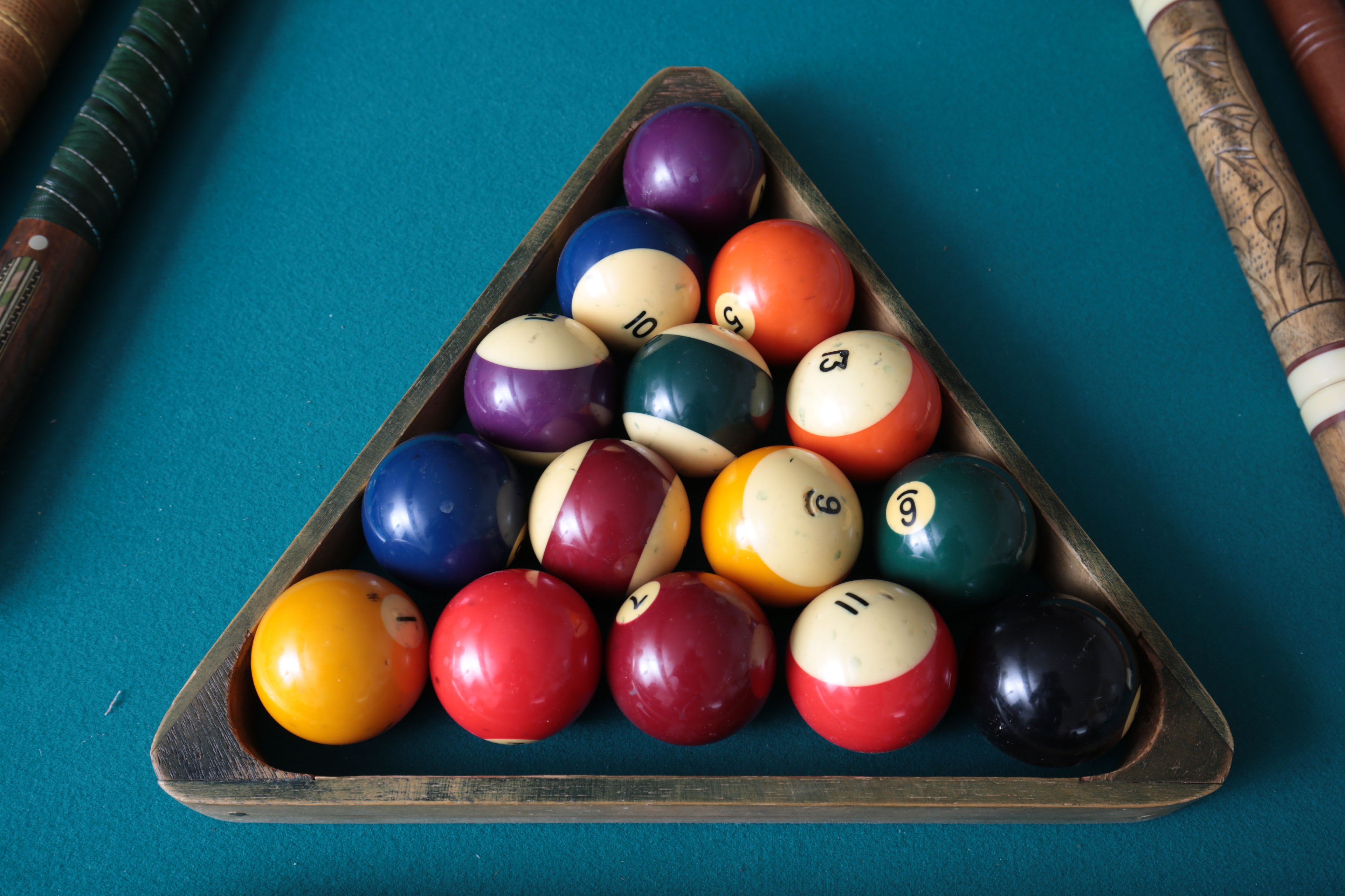 Minnesota Fats Pool Table "The Hustler" with Cues & Accessories EBTH