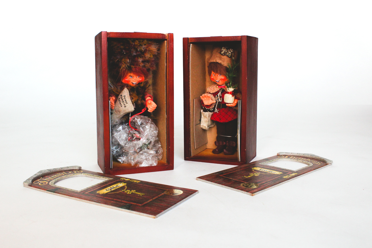 Pair of Annalee Thimble Dolls EBTH