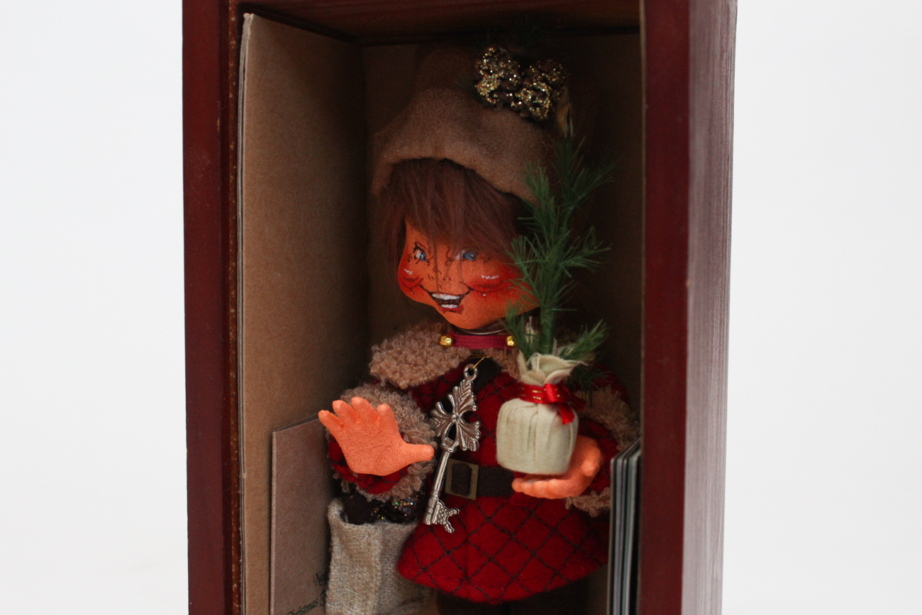 Pair of Annalee Thimble Dolls EBTH