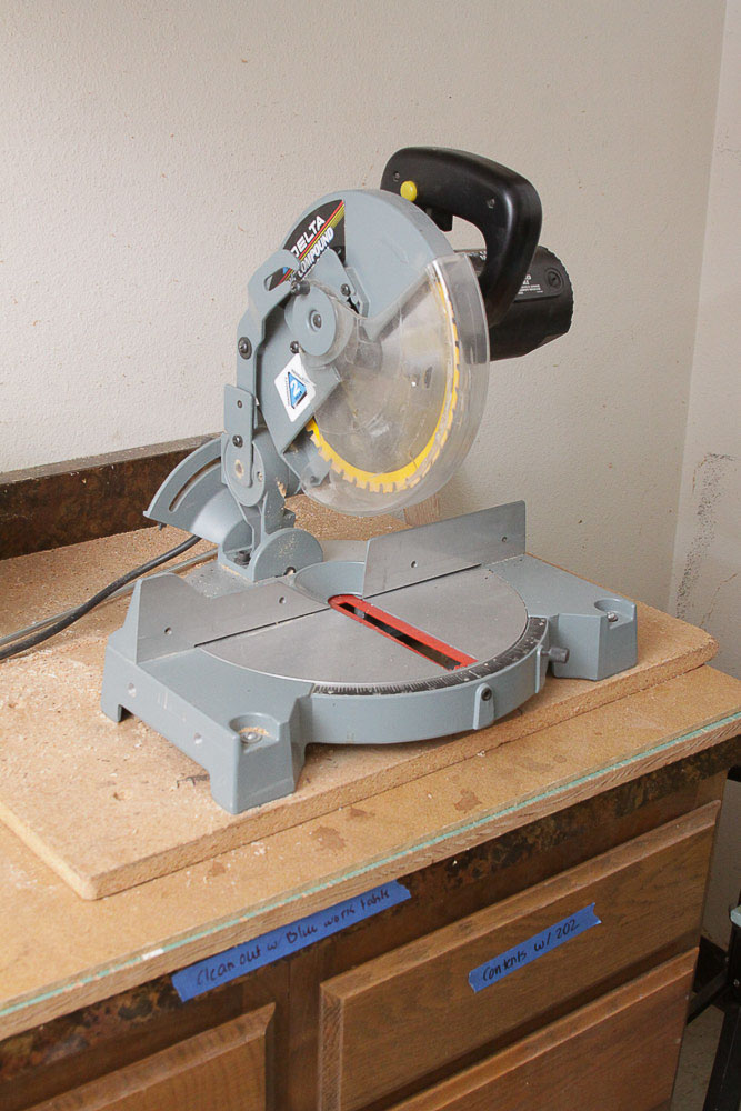 Delta 8 1/4" Compound Miter Saw Model No. 36040 EBTH