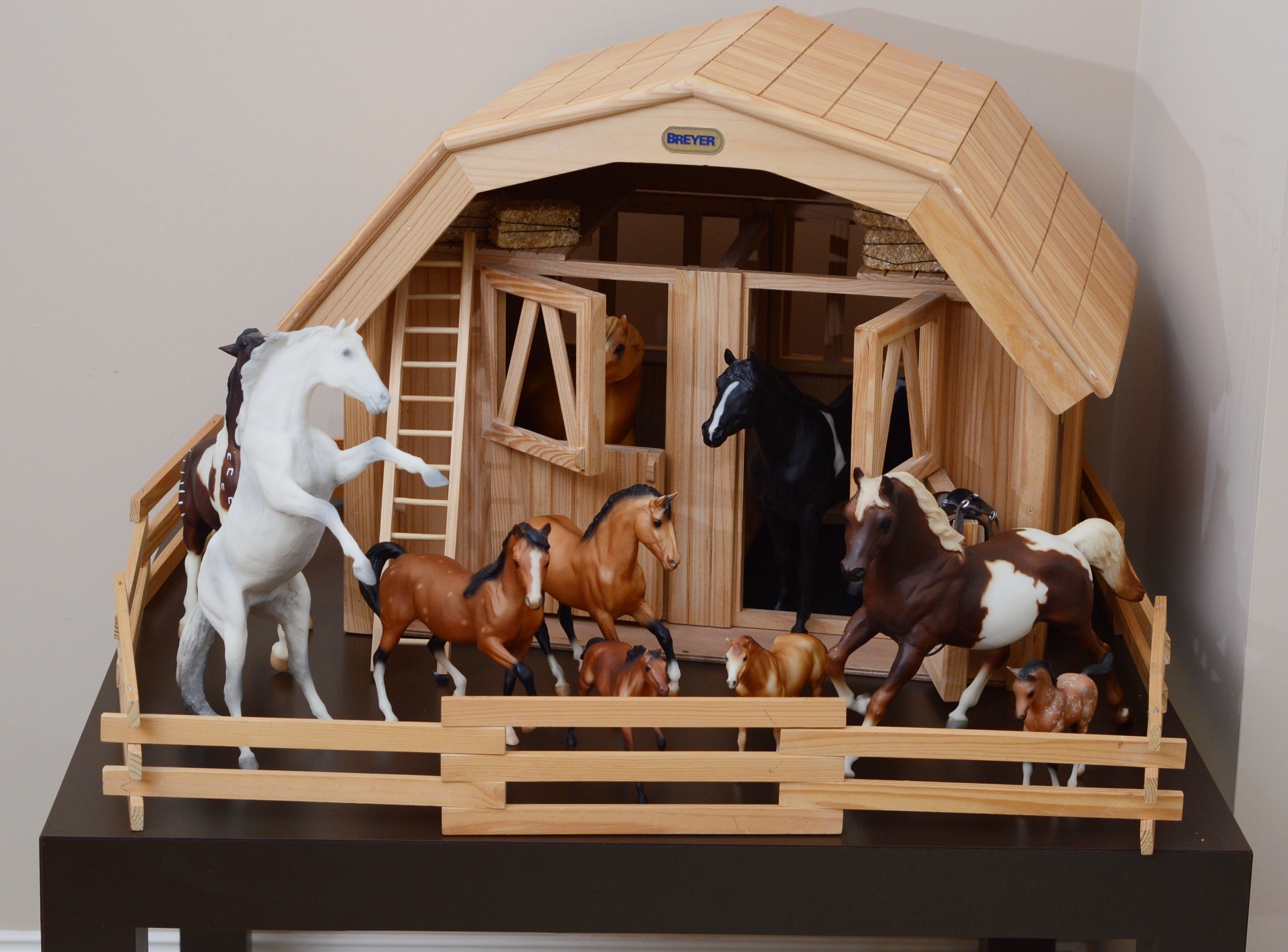 Breyer Wood Barn And Horses | EBTH