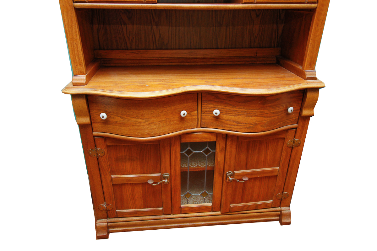 "Keepsakes" by Pulaski Furniture Oak Hutch EBTH
