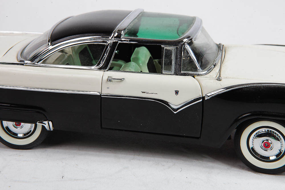 Danbury Mint 1955 Ford Fairlane Crown Victoria Skyliner DieCast Model