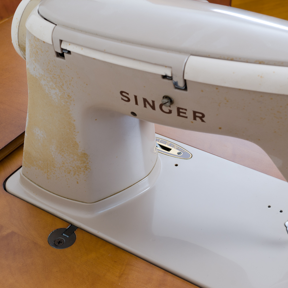 Singer "SlantOMatic 500" Sewing Machine with EBTH