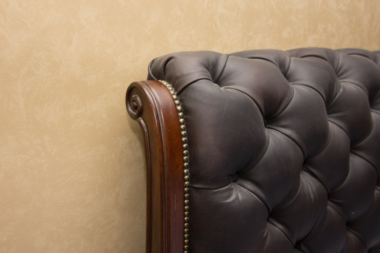 KingSize Tufted Leather Sleigh Bed Frame EBTH