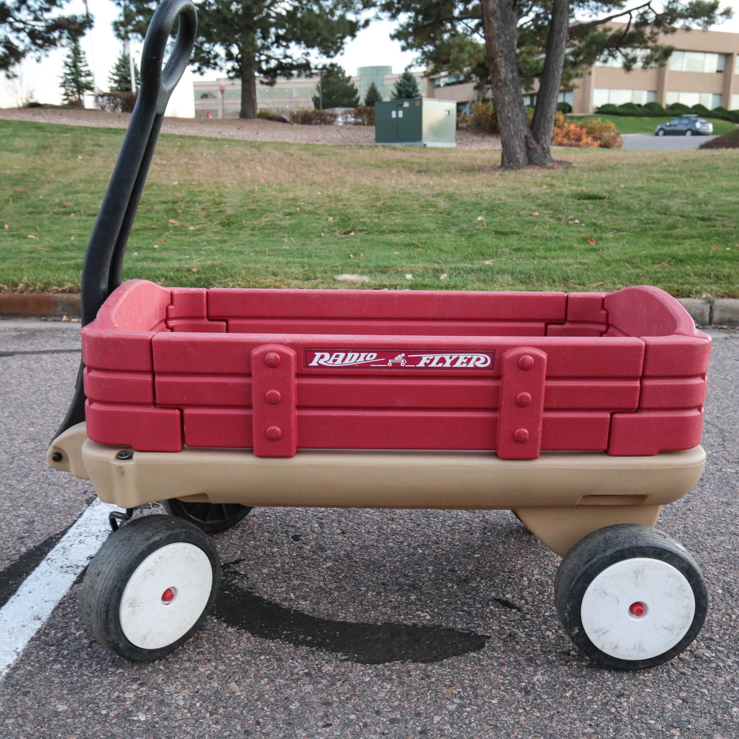 plastic red wagon radio flyer