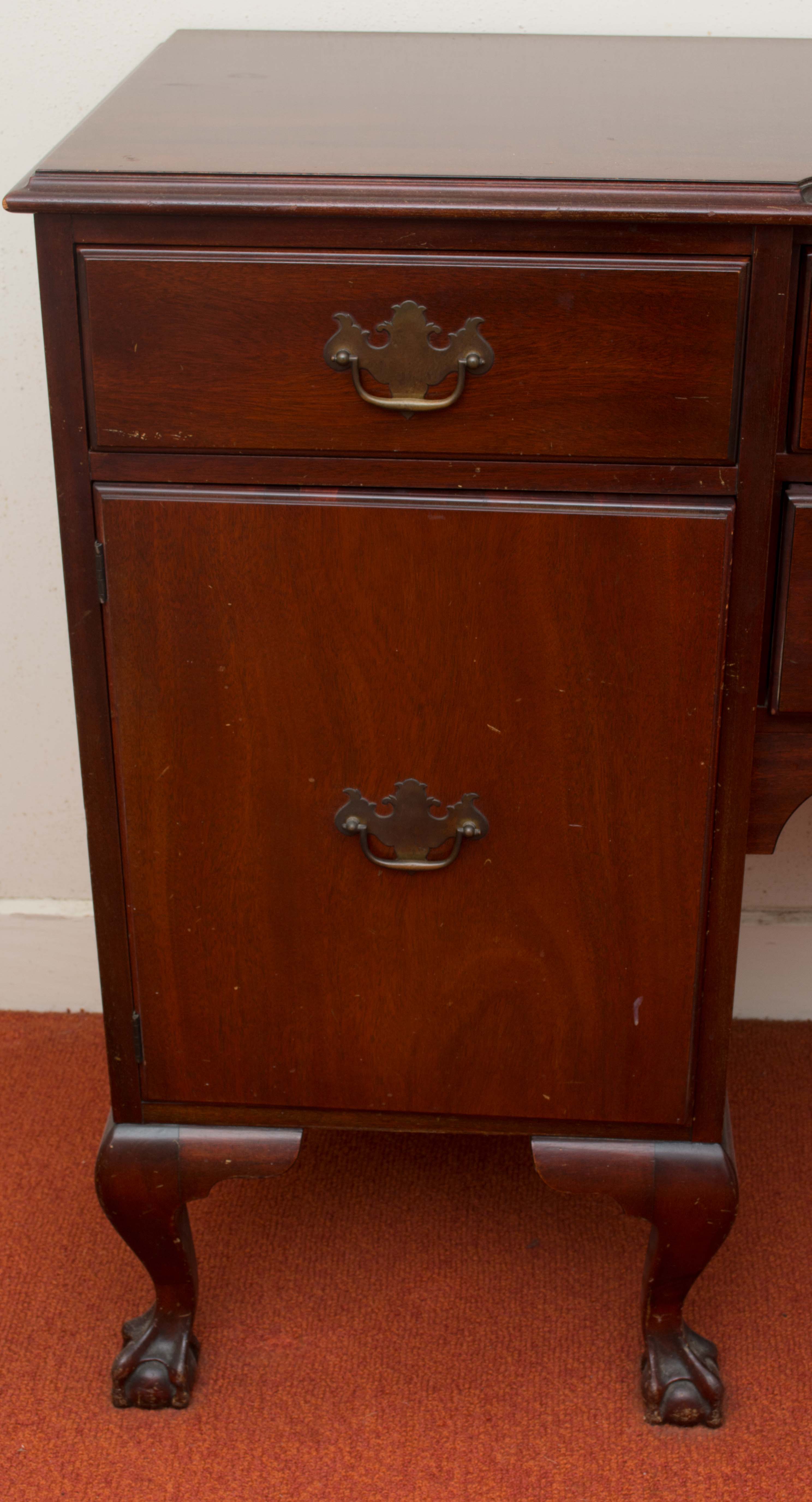 Download Paine Furniture Co. Chippendale Style Mahogany Sideboard | EBTH