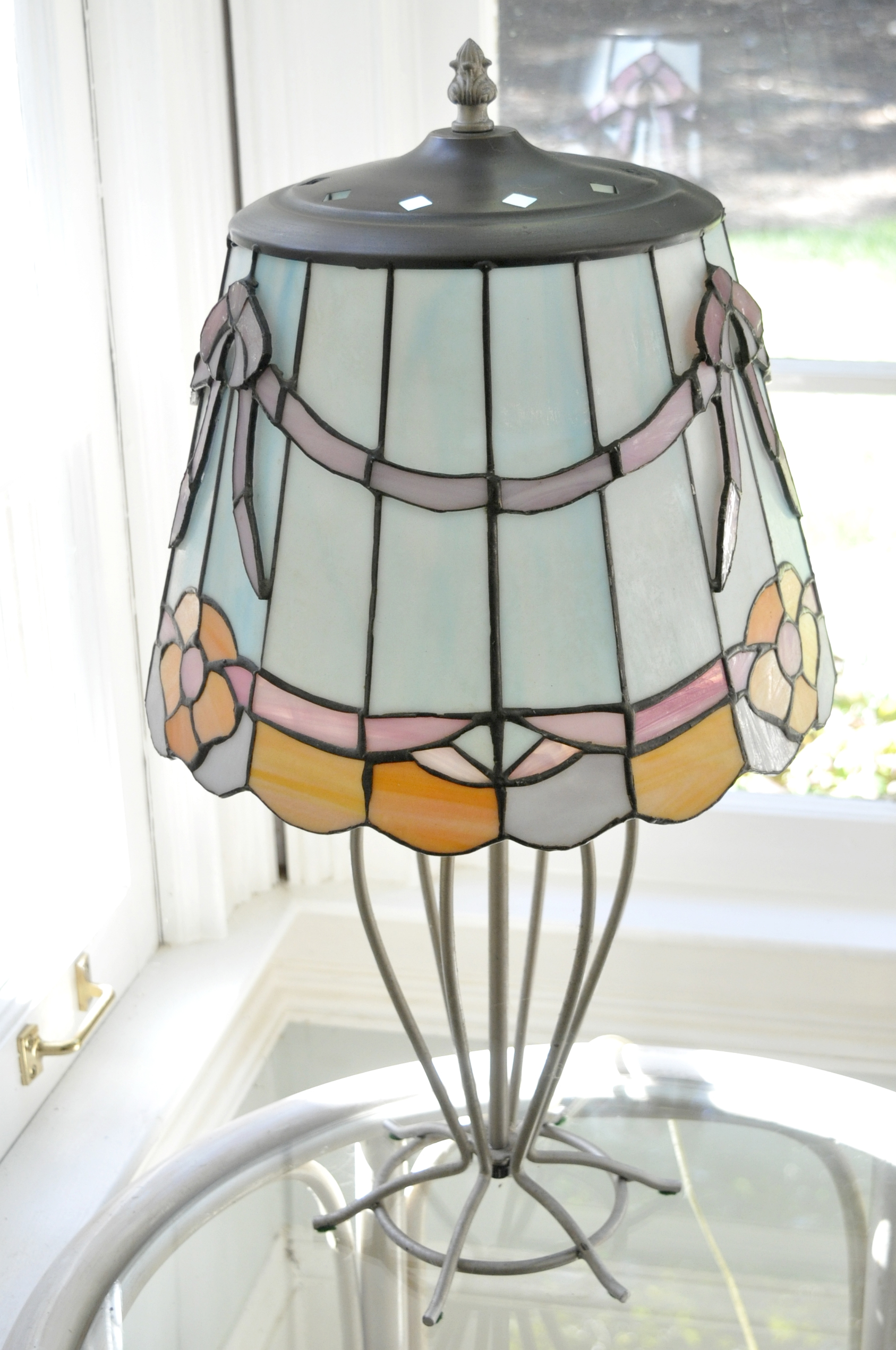Stained Glass Accent Lamp EBTH