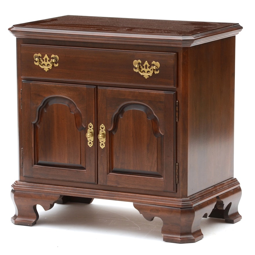 Ethan Allen Nightstand Ebth Ethan Allen Nightstand