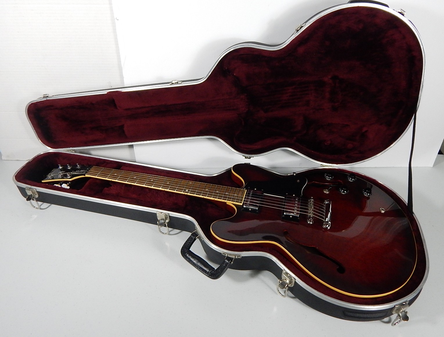 Hohner Professional SE 35 Hollow Body Electric Guitar and Case EBTH