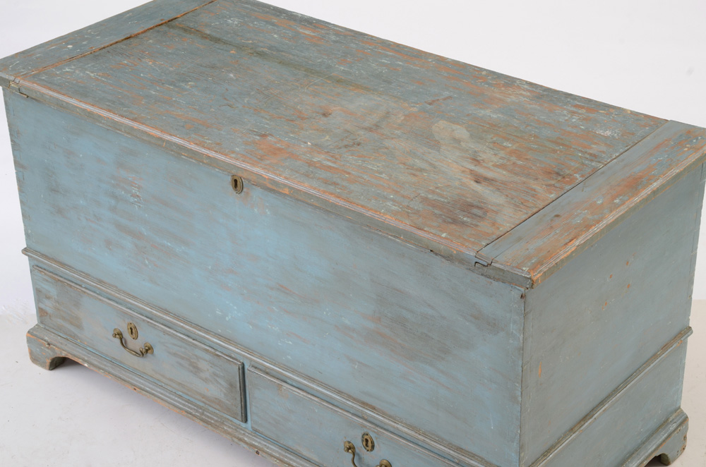 Vintage BluePainted Blanket Chest EBTH