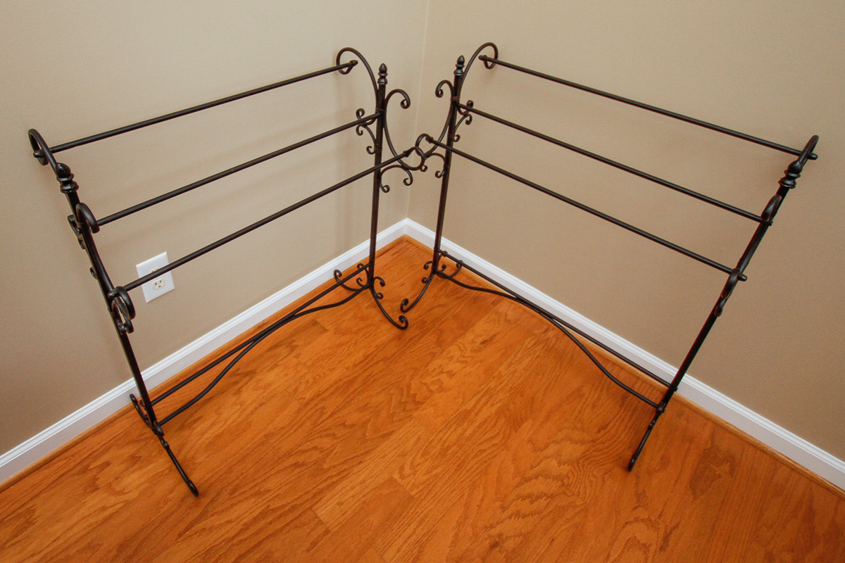 Pair of Metal Quilt Racks EBTH
