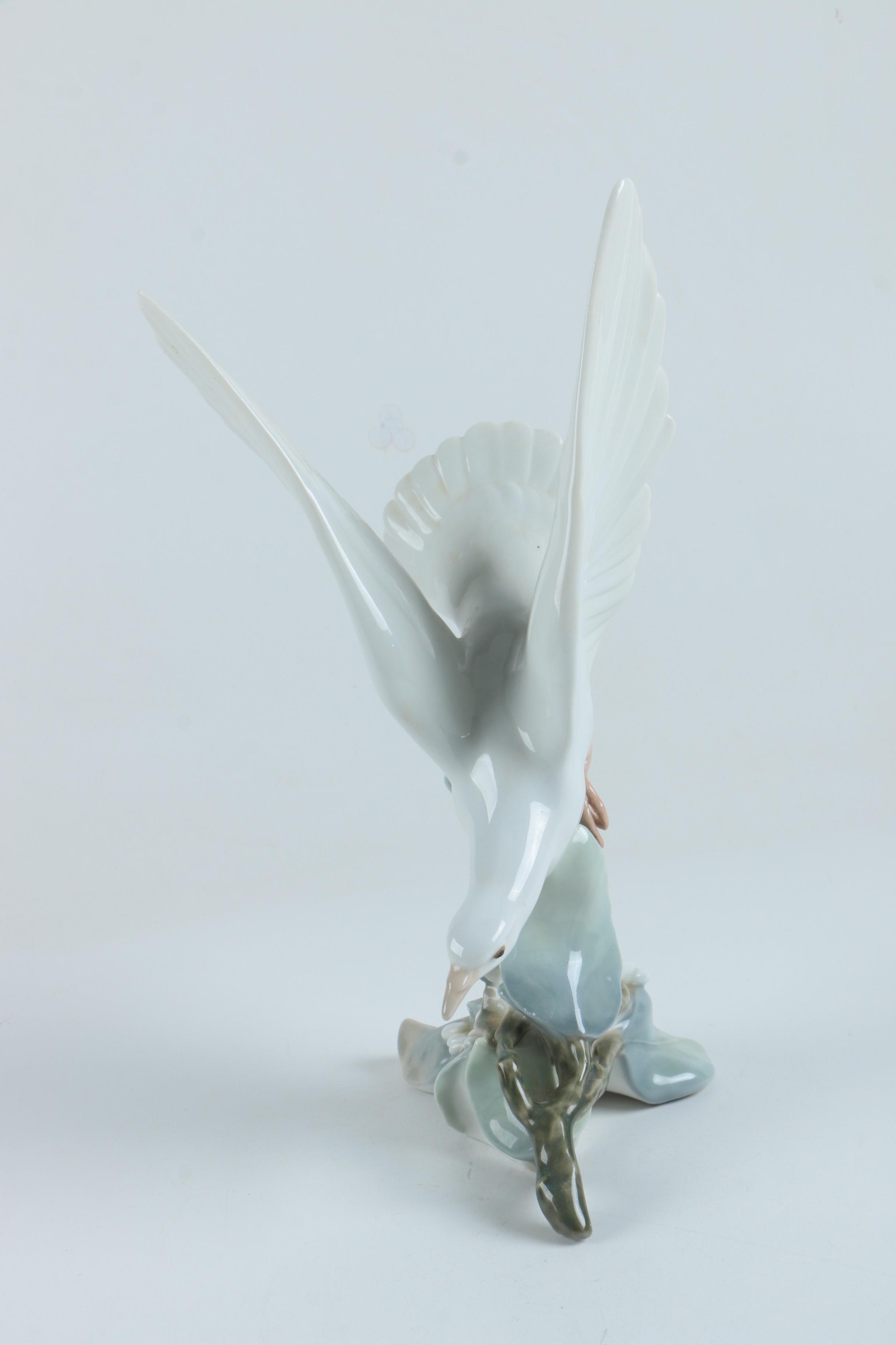 Lladro "Turtle Dove" Figurine EBTH