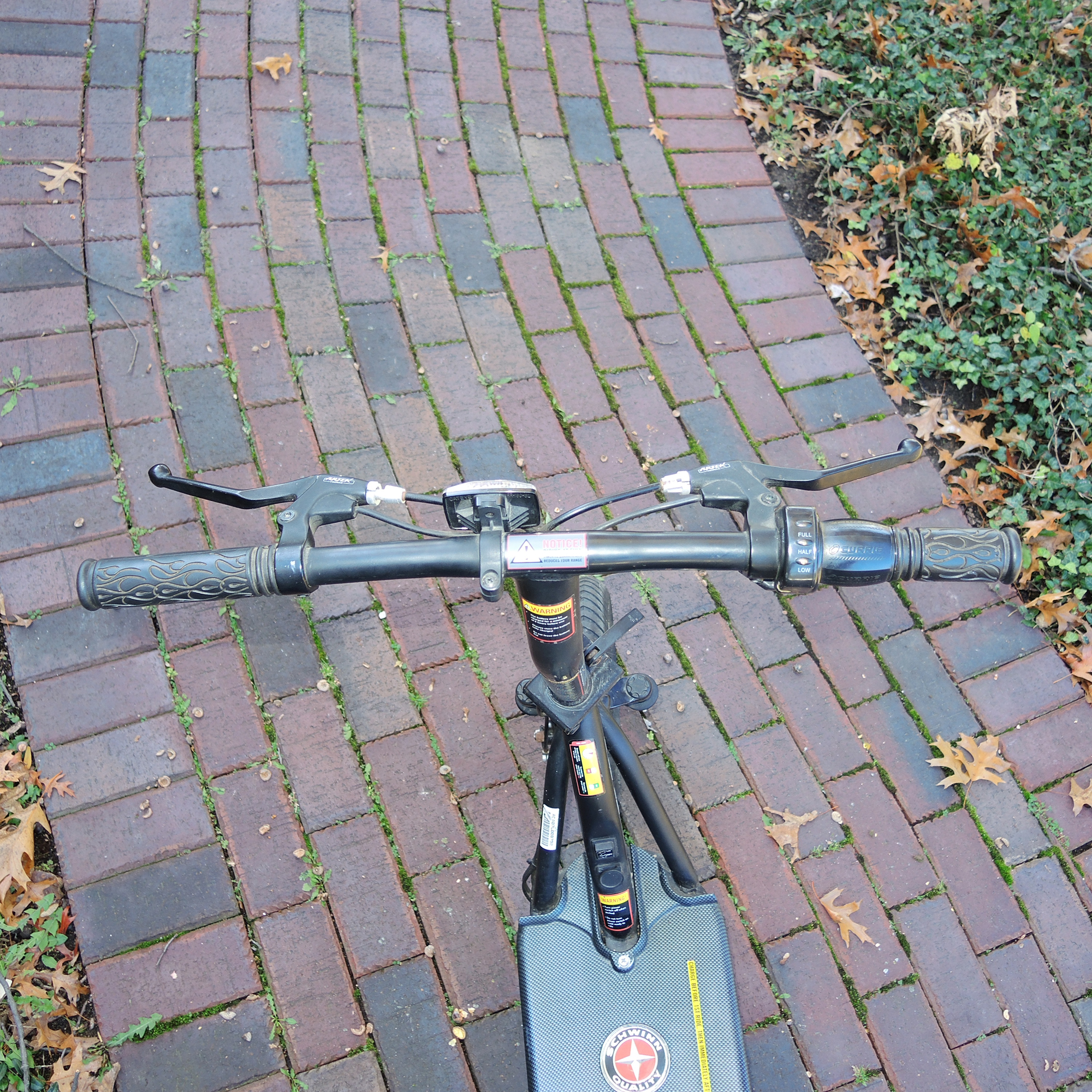 Schwinn Stealth 1000 Electric Scooter EBTH