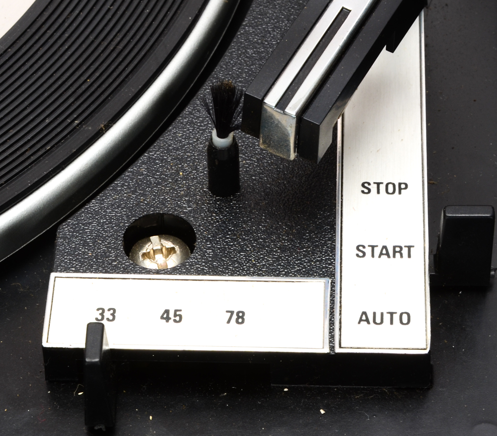 Zenith "Allegro" Record Player/FM Tuner EBTH