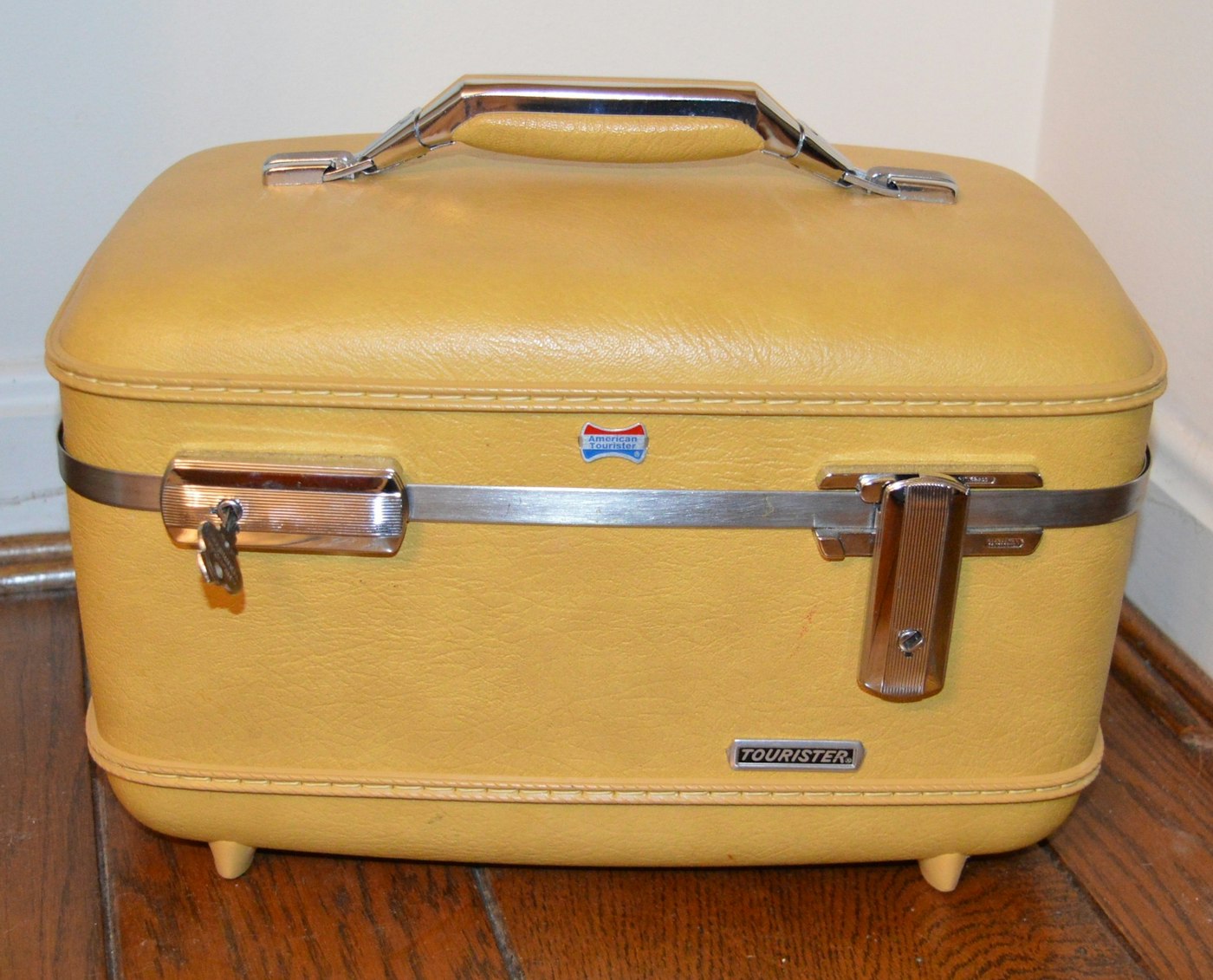 Vintage American Tourister 3pc Luggage Set EBTH vintage-american-tourister-3pc-luggage-set-ebth