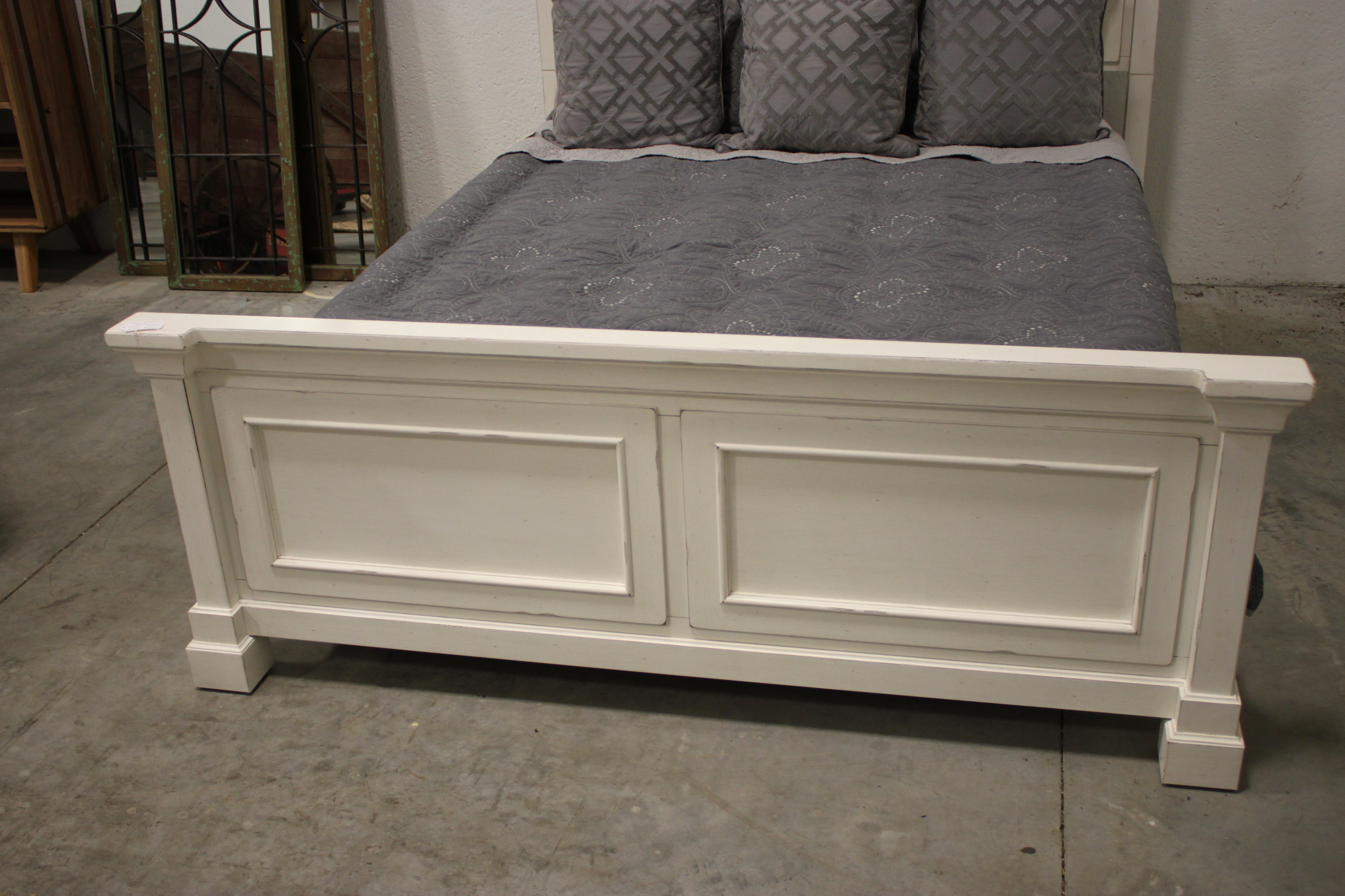 White Wooden Queen/Full Size Bed Frame EBTH