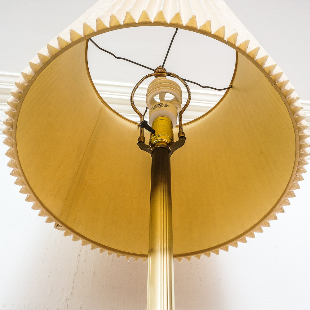 Vintage MidCentury Brass Tone Tray Table Floor Lamp EBTH