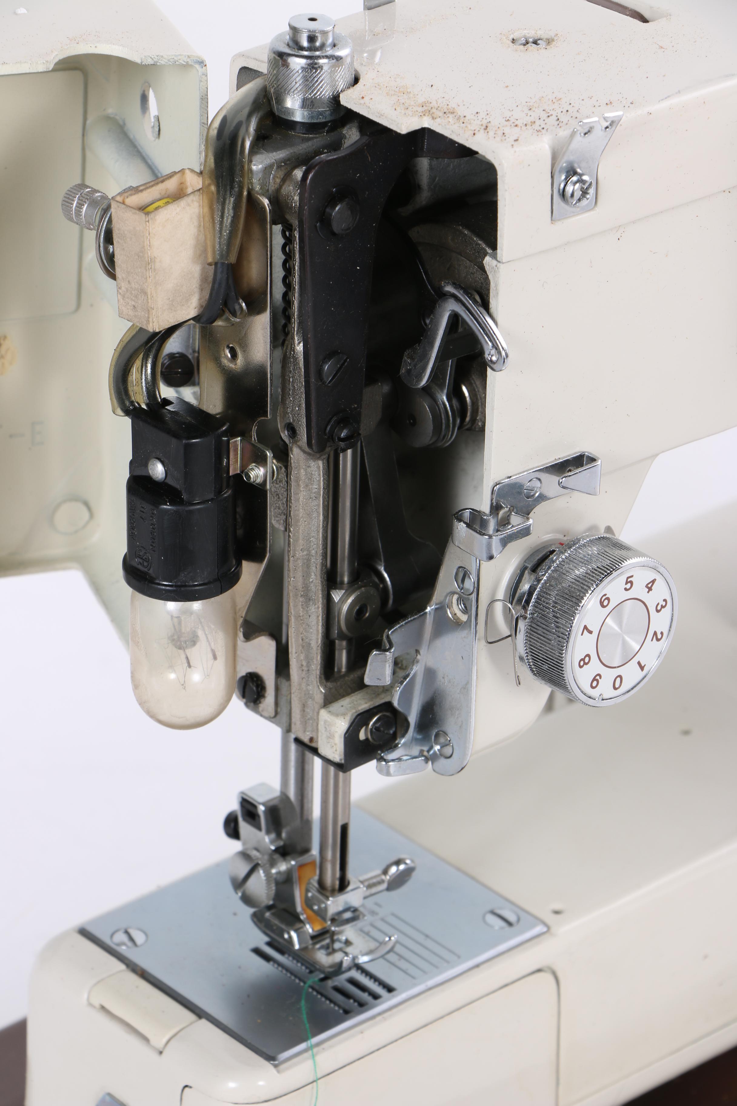 Vintage Dial 'N Sew Portable Sewing Machine EBTH