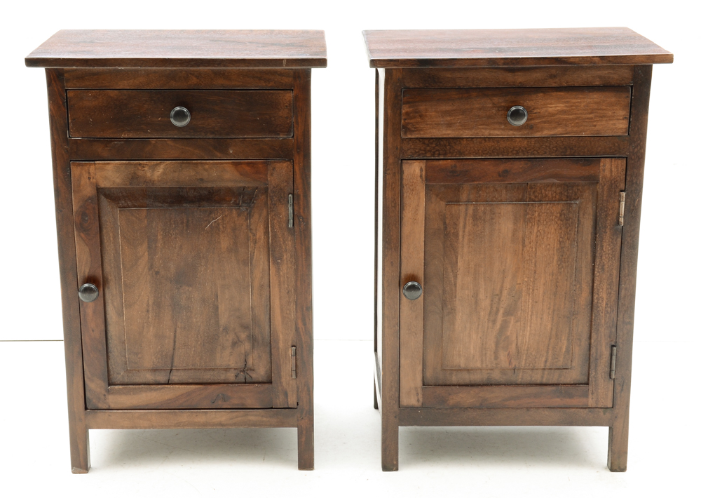 Pair of Vintage Nightstands EBTH