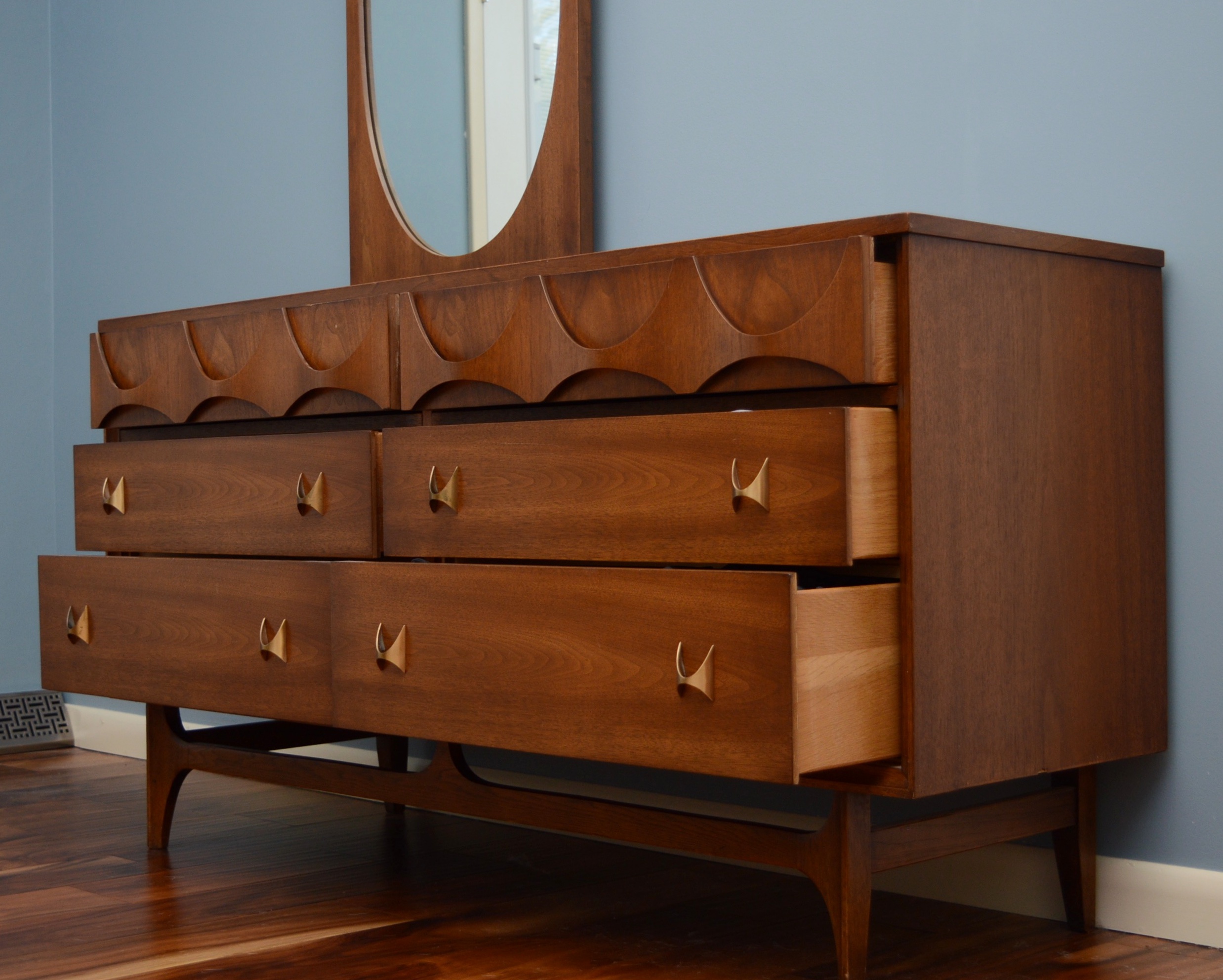 Broyhill Brasilia Dresser with Mirror EBTH
