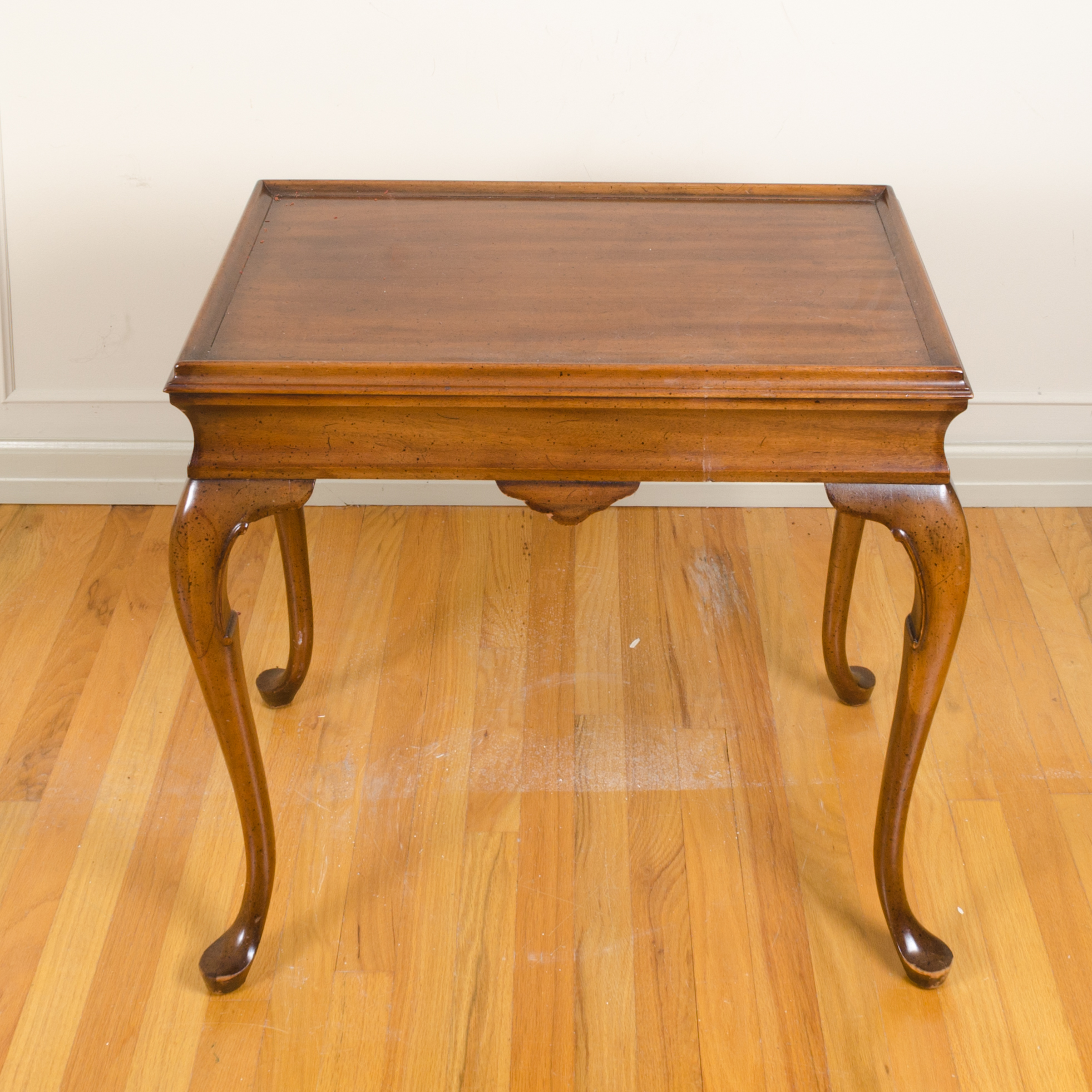 Queen Anne Style Side Table EBTH