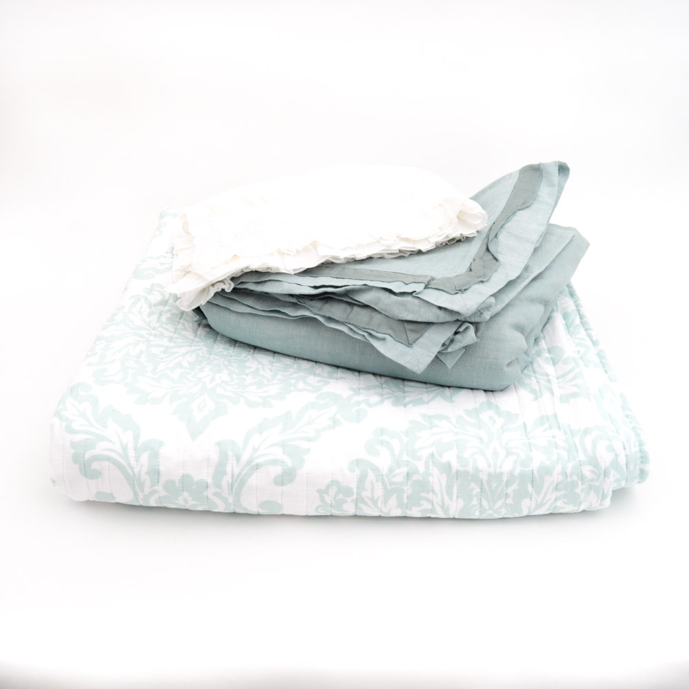 Pottery Barn Duvet Queen Set And Villa Lugano Coverlet Ebth