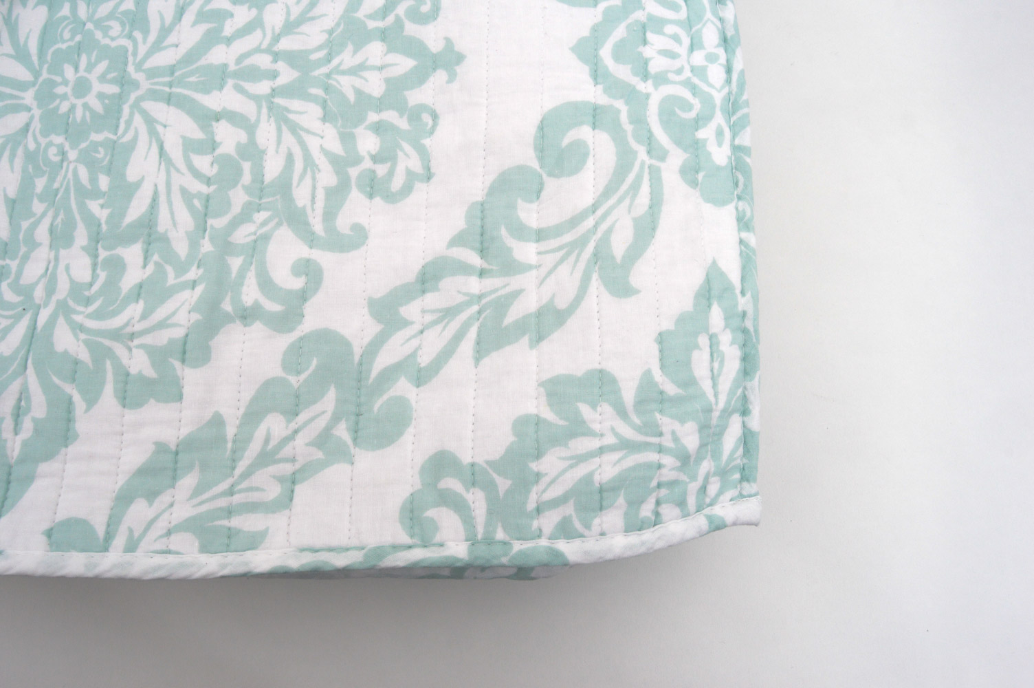 Pottery Barn Duvet Queen Set and Villa Lugano Coverlet EBTH